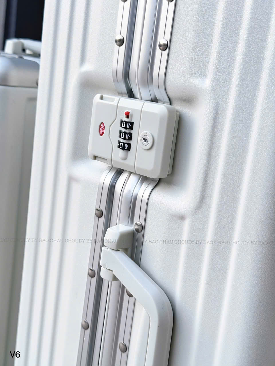 32 V6 VALI TRẮNG_thumbnail_4