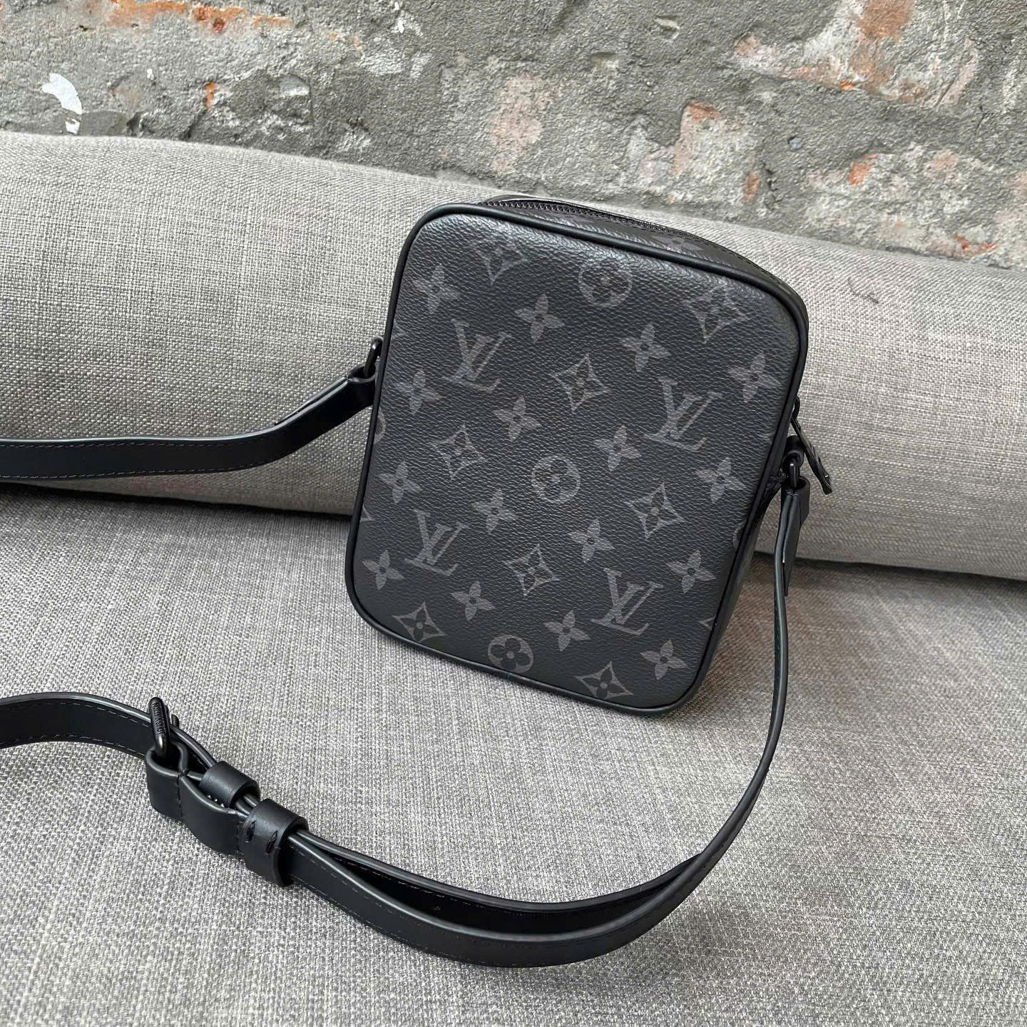 Túi đeo Louis Vuitton Christopher Wallet Monogram_thumbnail_3