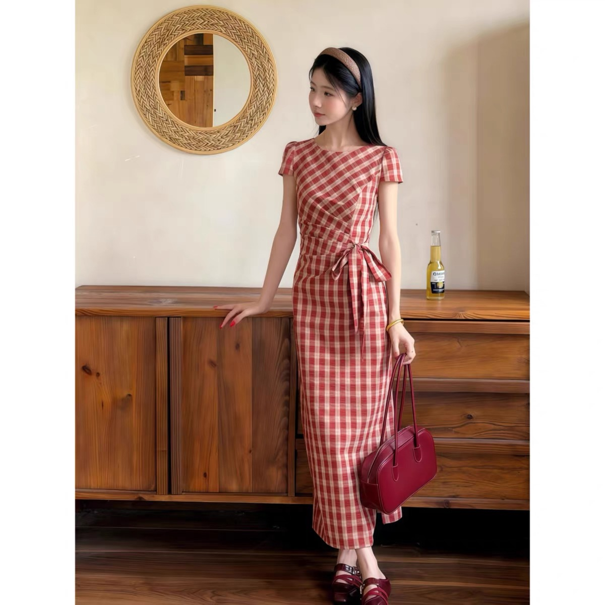 Lucas - Váy cổ tròn cộc tay rúm lệch eo dáng dài qua gối_thumbnail_4