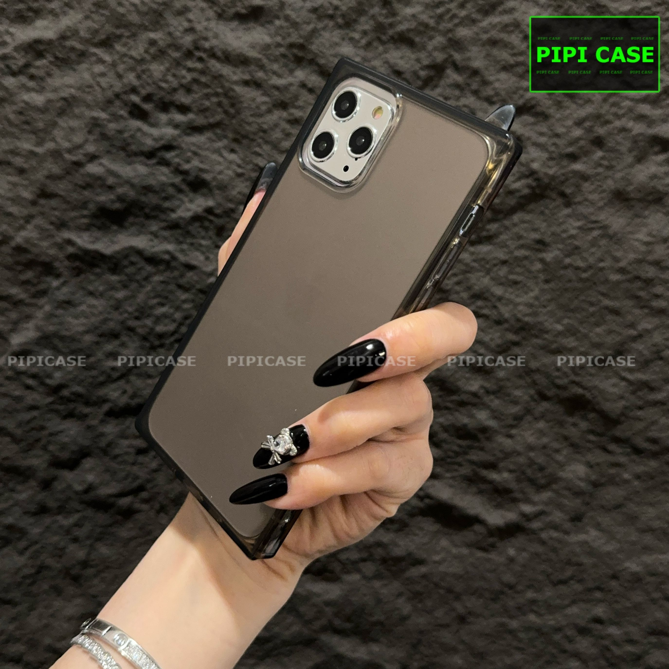 Ốp Lưng iPhone 11 Pro - Layla - Đen
