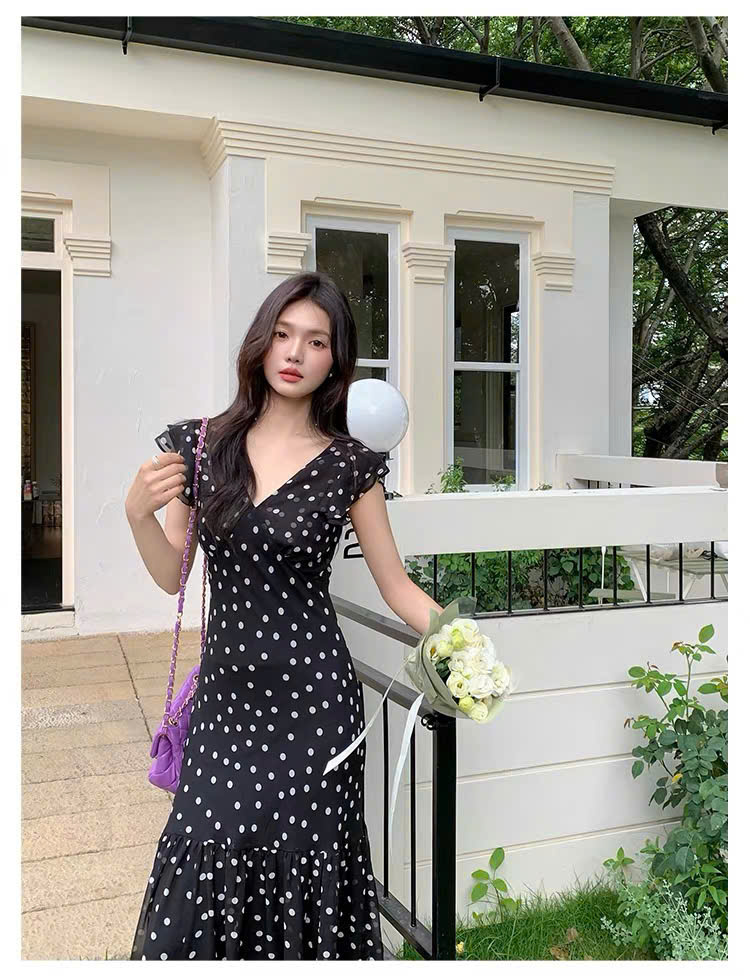 Lucas - Váy maxi chấm bi cổ tim tay bèo chân xòe nối gấu