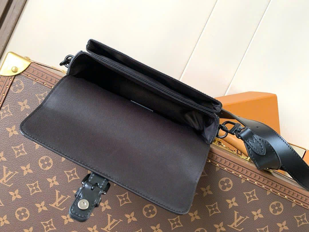 Túi đeo chéo LV Montsouris Wearable Wallet_thumbnail_8