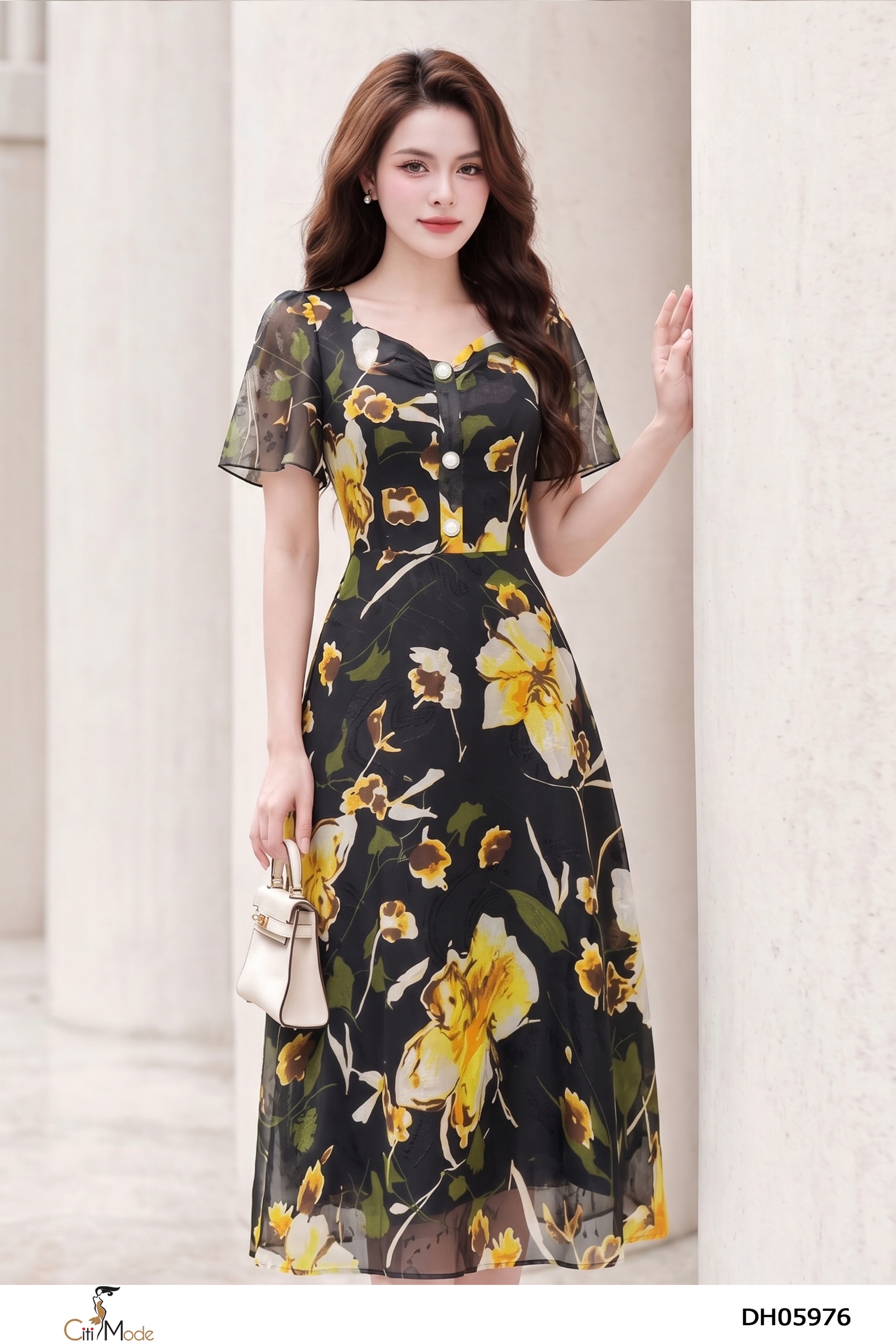 Đầm xòe hoa đen phối vàng cổ cách điệu tay cọc