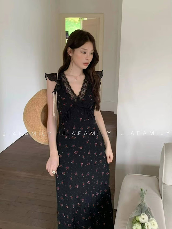 Lucas - Váy cổ tim viền ren chéo ngực tay hến bèo chân xòe dáng dài_thumbnail_2