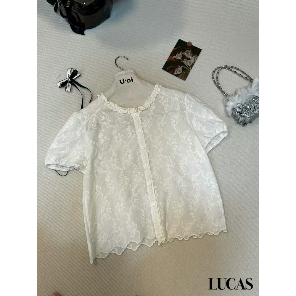 Áo sơ mi thô thêu hoa Uoi cài cúc cộc tay gấu lơn viền nhún cổ