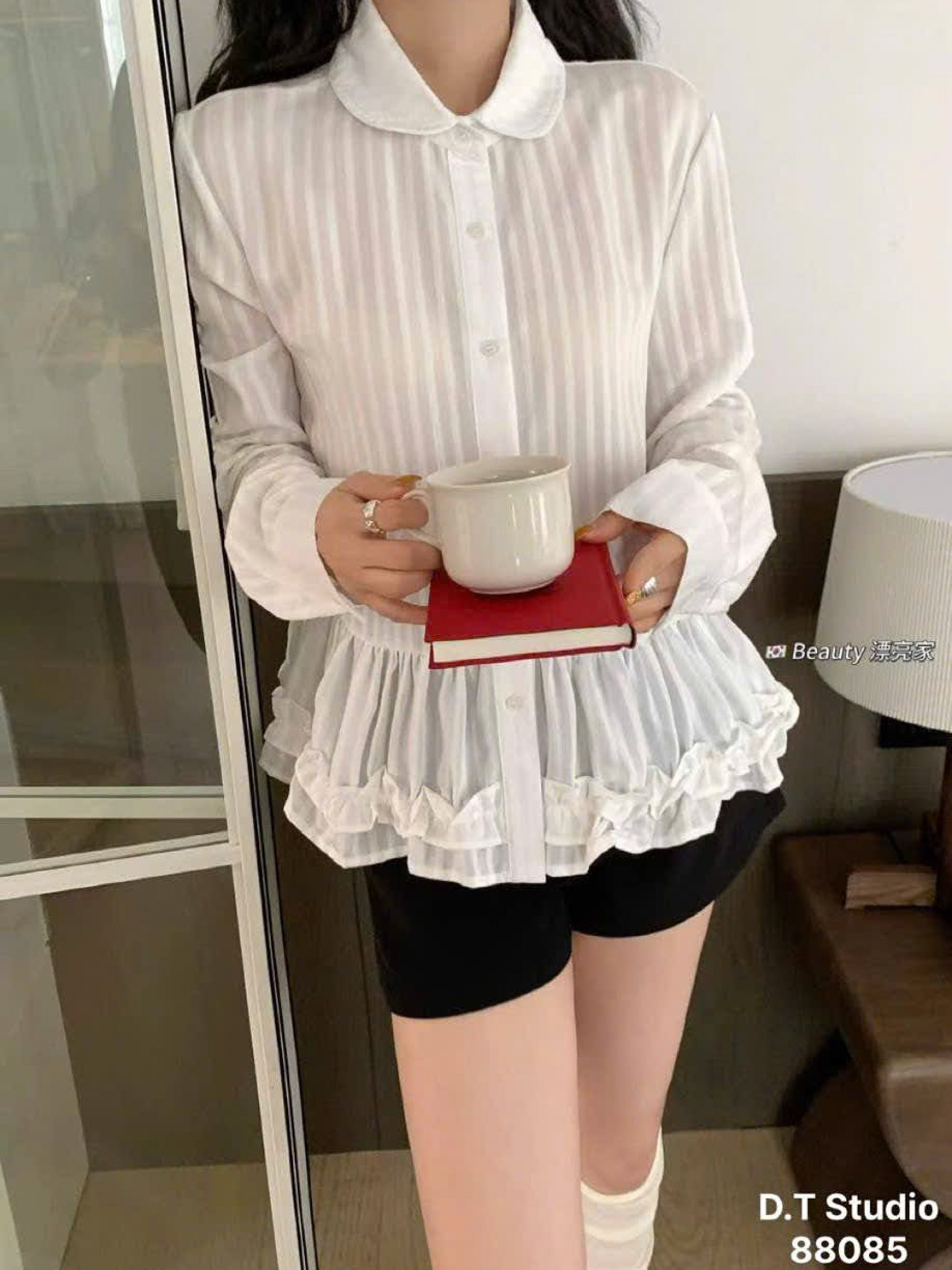 Áo sơ mi thô cổ sen cài cúc vân dọc áo gấu xòe viền bèo