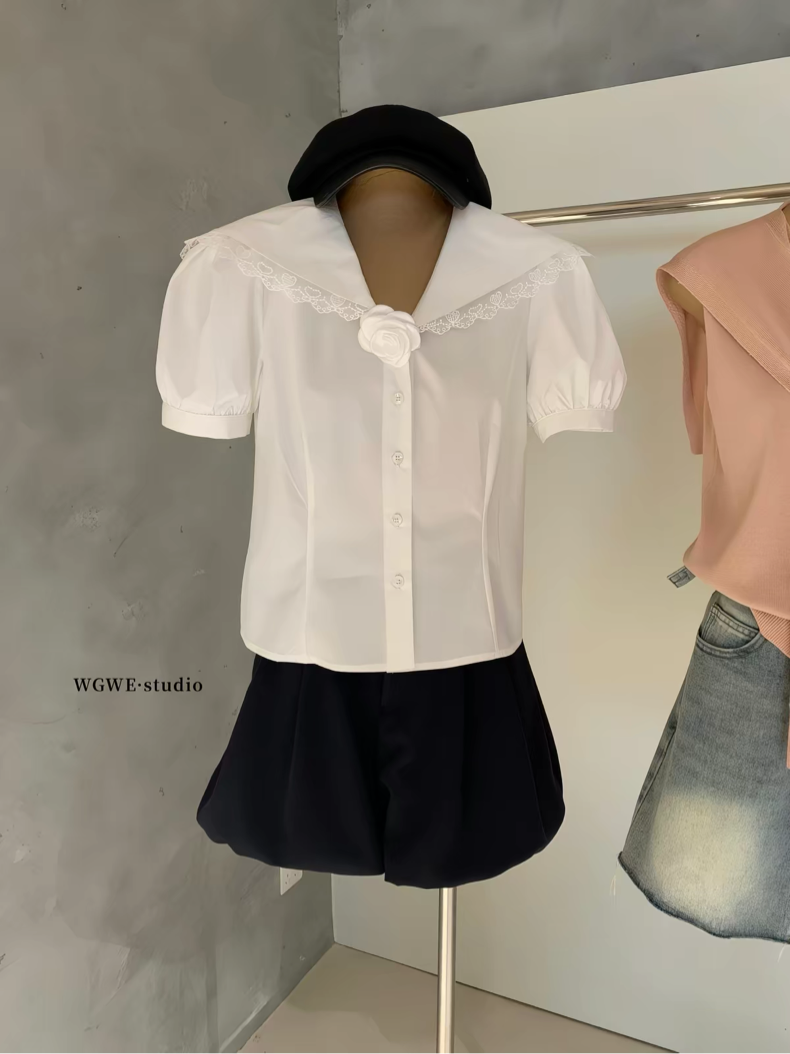 Áo sơ mi cộc tay bồng cổ tim bẻ cổ viền ren đính hoa trà