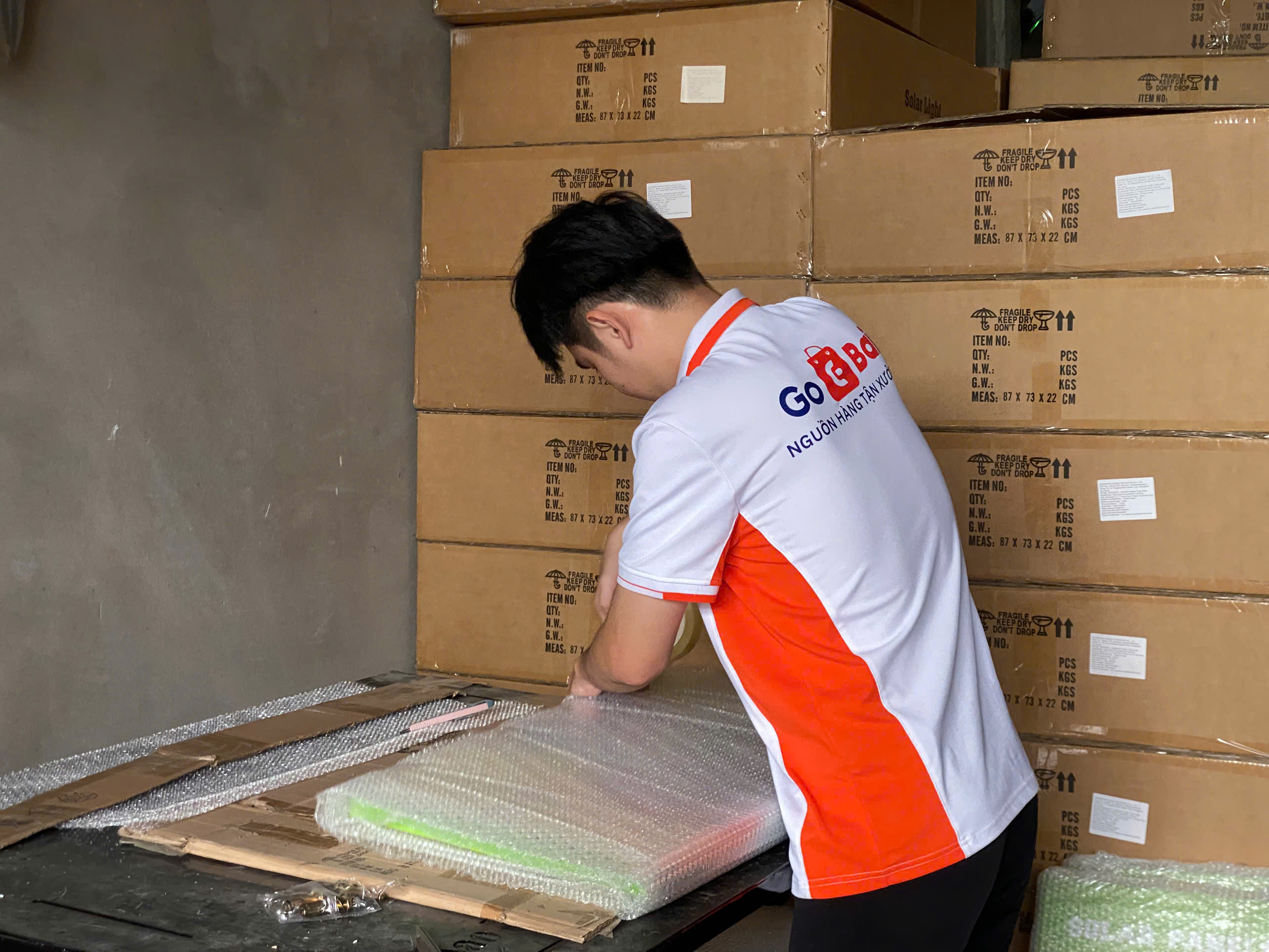 ĐÈN NĂNG LƯỢNG MẶT TRỜI LÀ GÌ?  CHỌN MUA & NGUỒN HÀNG GIÁ SỈ 2026