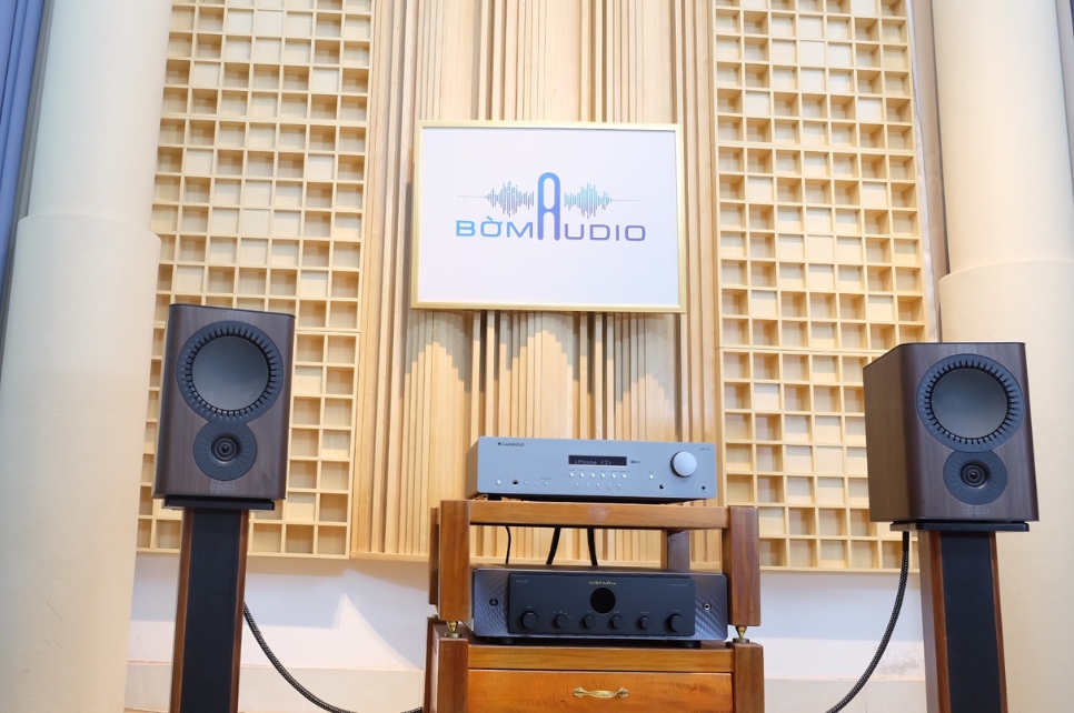 Hình ảnh chụp thực tế combo amply Cambridge Audio AXR100 + Loa Mission QX-2 MKII - B51 tại Bờm Audio.