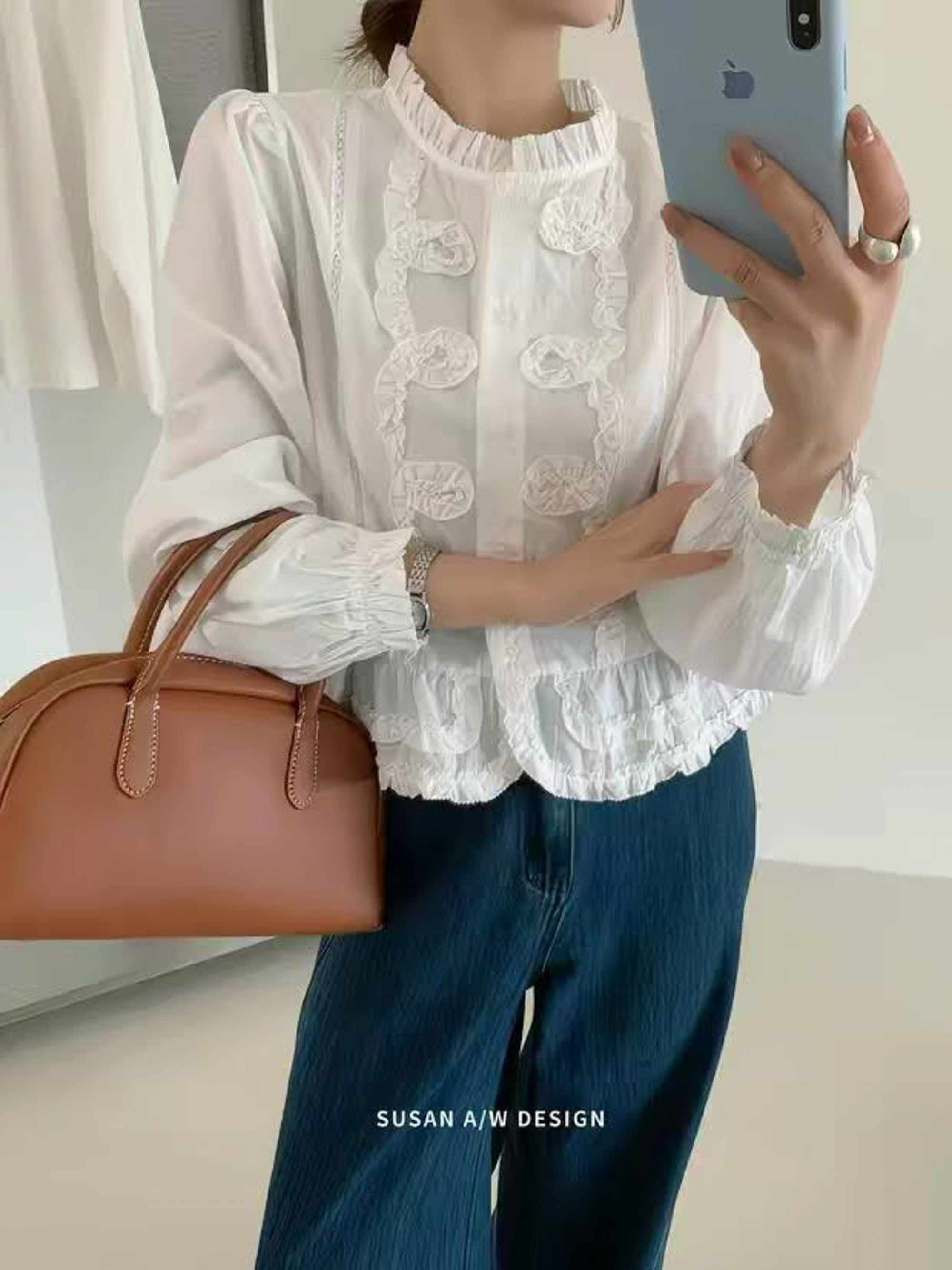 Áo sơ mi thô cài cúc cổ dựng, gấu xòe 2 tầng trền bèo xếp xoắn 2 bên nẹp SUSAN