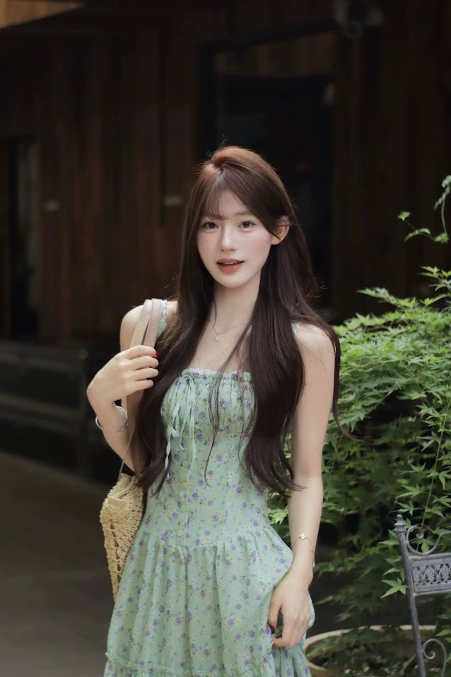 Lucas - Váy hoa nhí 2 dây bản to viền ren ngực chân xòe nối tầng dáng dài_thumbnail_1