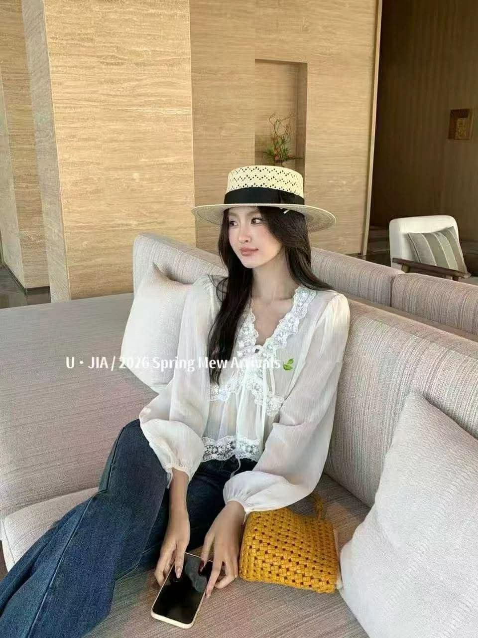 Áo sơ mi voan tơ cổ tim viền ren buộc nơ cổ nối ngực gấu xòe viền ren