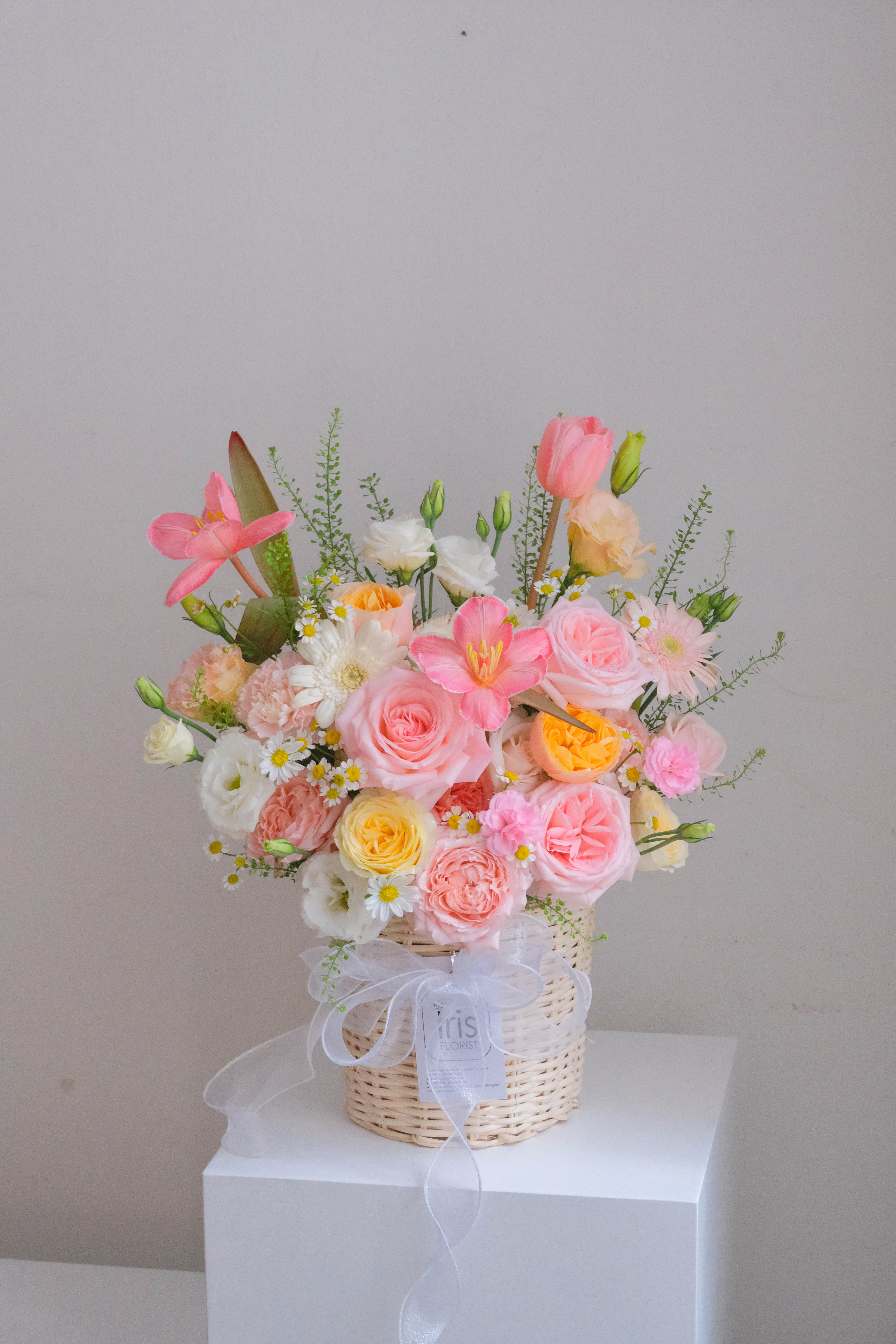 Giỏ hoa mây tone Hồng Cam mix Tulip - size M_thumbnail_2