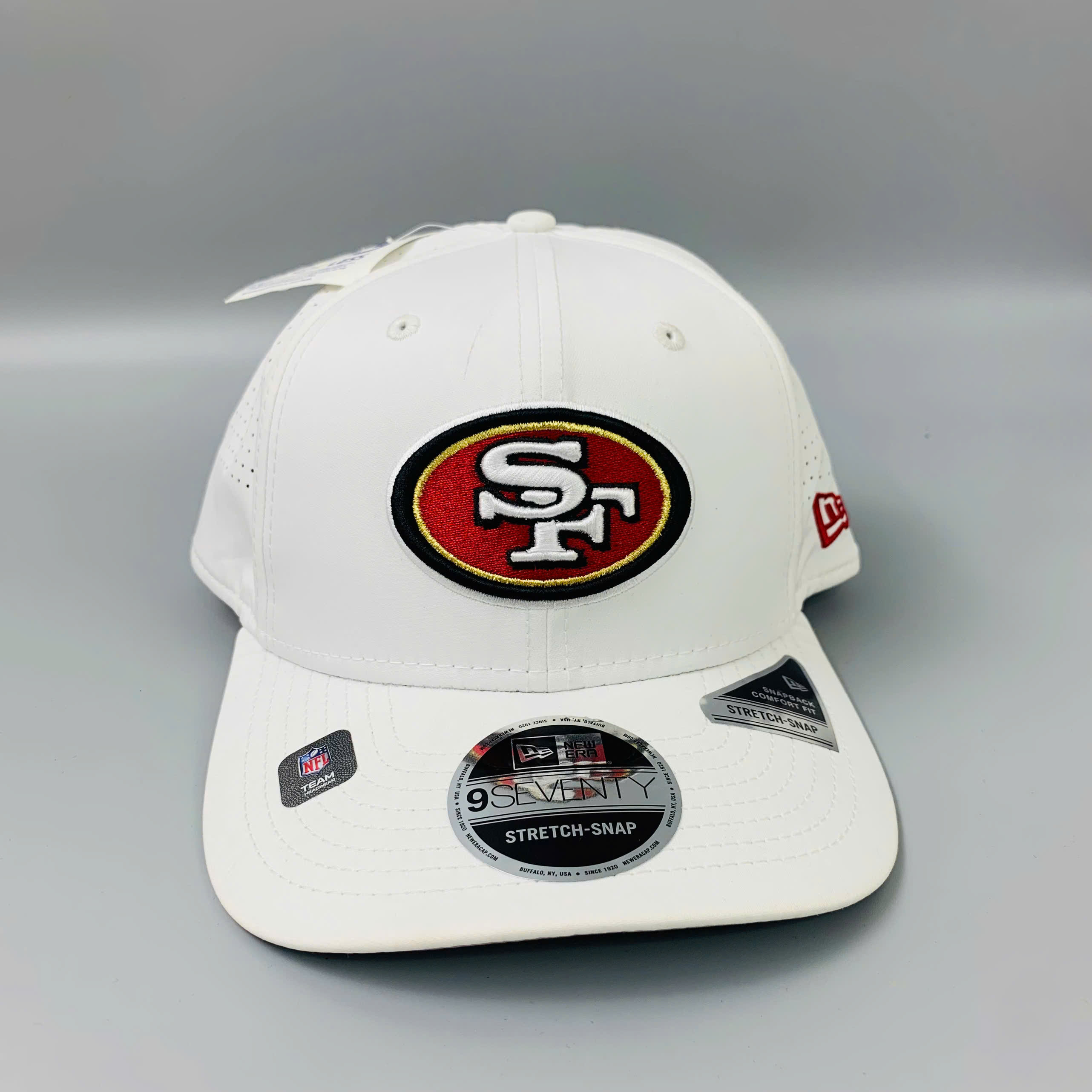 Nón lưỡi trai Olivia & Kate tone đen basic sang trọng, nổi bật với họa tiết ngôi sao