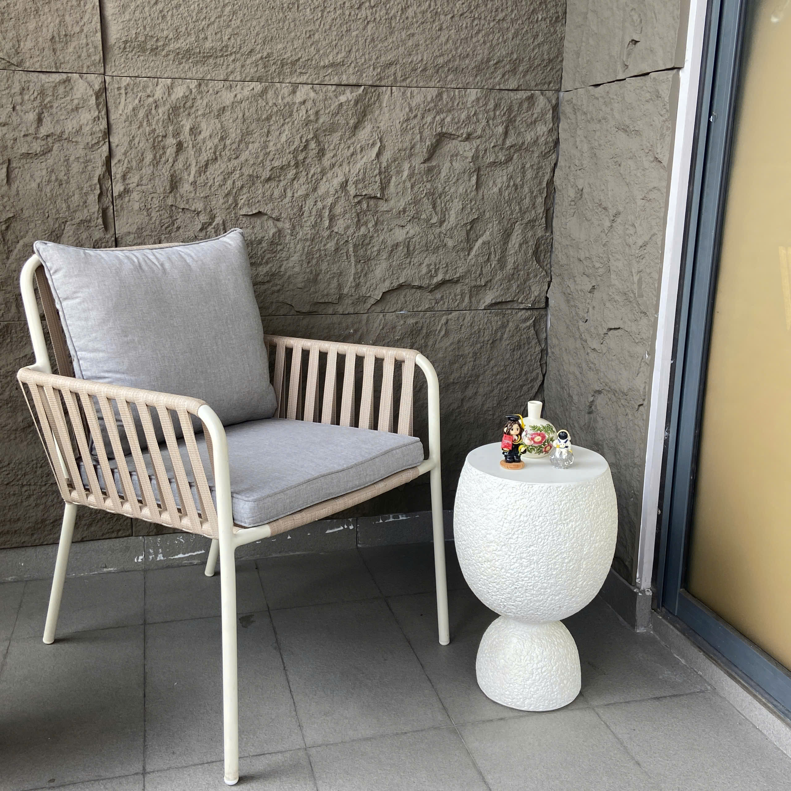 Bàn trang trí Greta Mid-Century Modern Table Màu Trắng - Đá xi măng_thumbnail_2