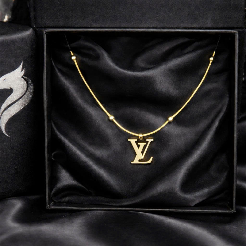vòng cổ titan vàng charm LV to