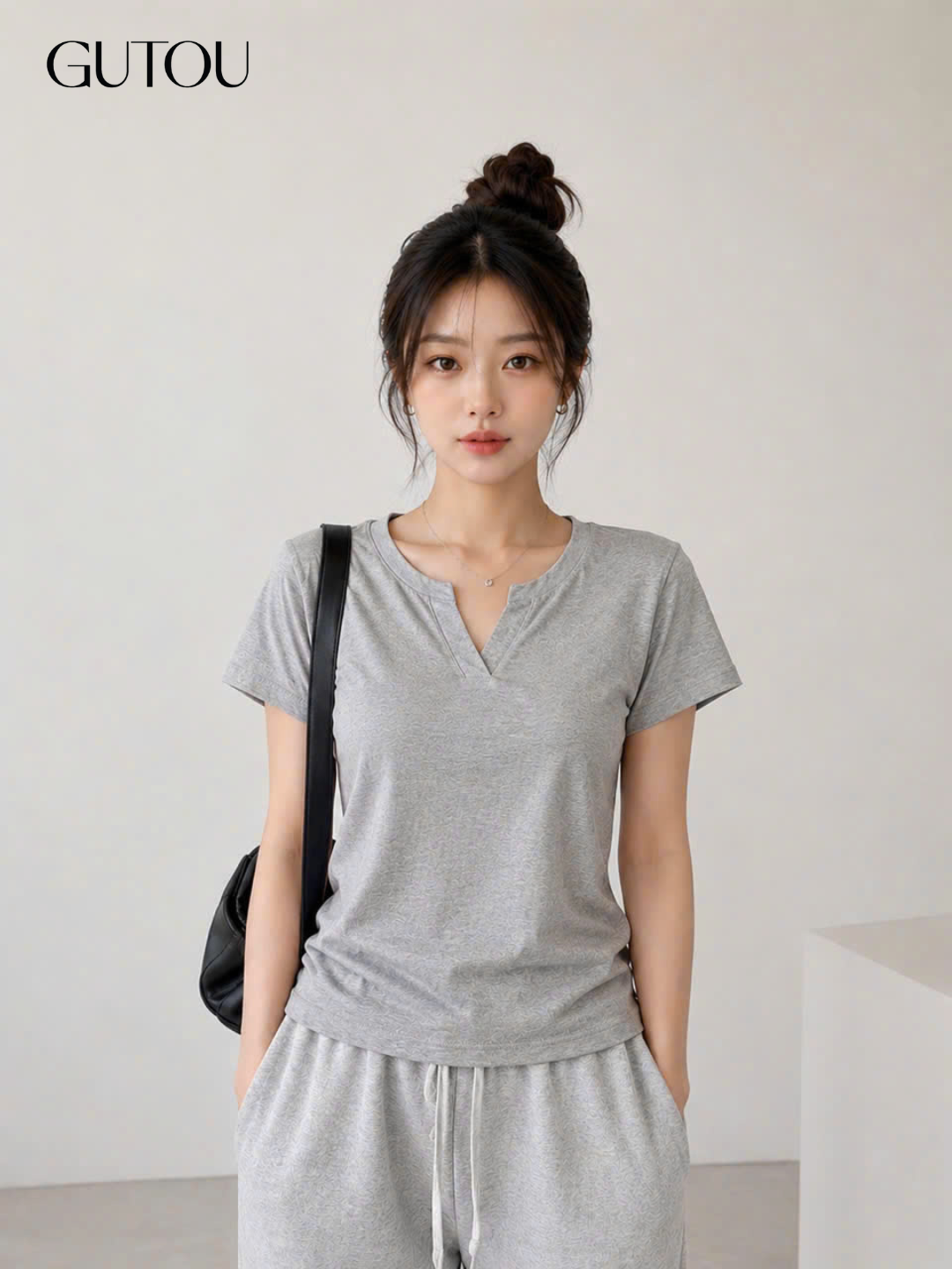 [ GUTOU ] Áo Thun Cổ Xẻ V Soft Chic_thumbnail_7
