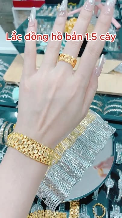 Lắc Đồng Hồ Tặng Nhẫn Vân Mây