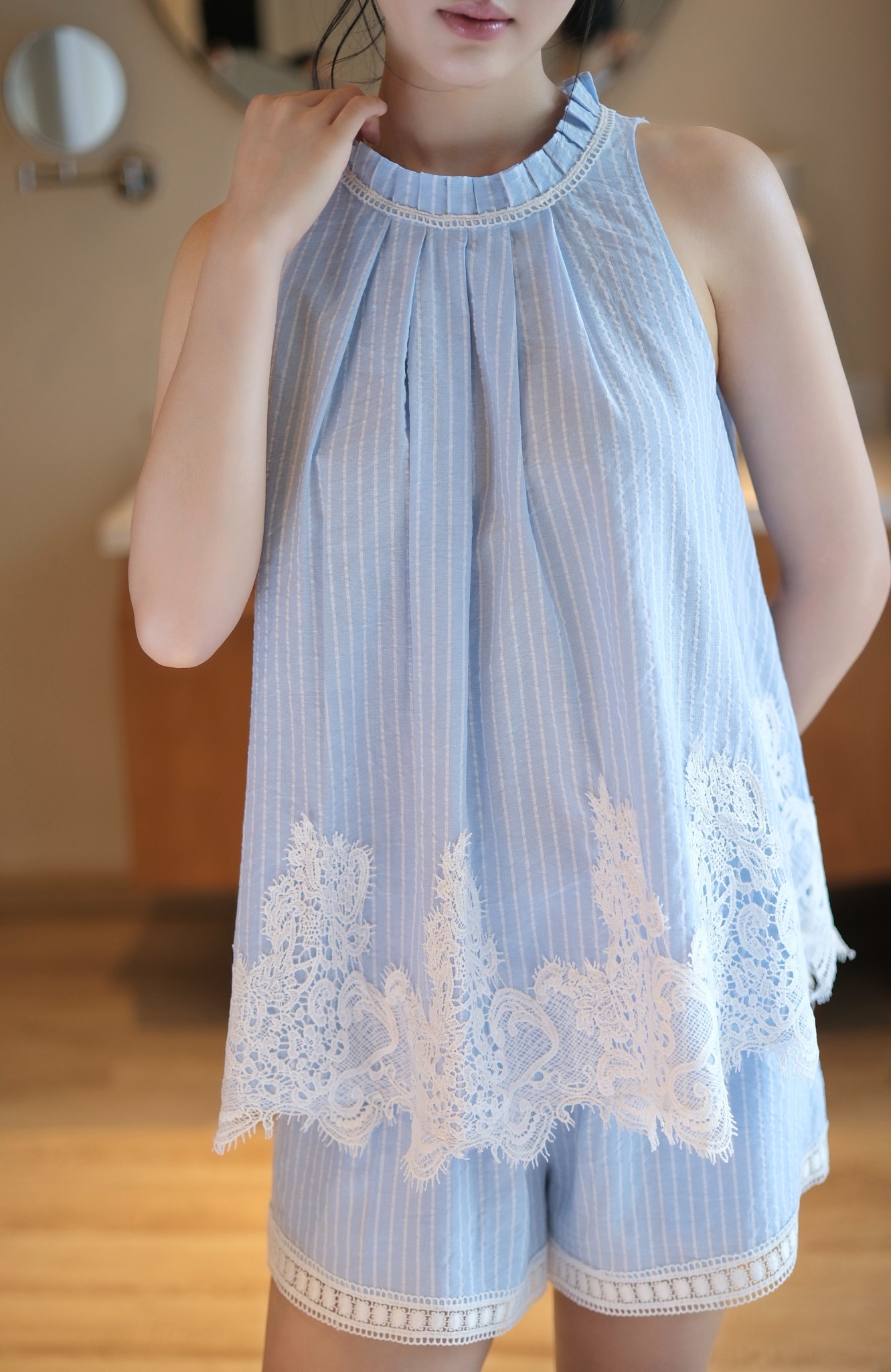 Bộ Cotton Thô Áo Yếm Quần Cộc BN681_thumbnail_2