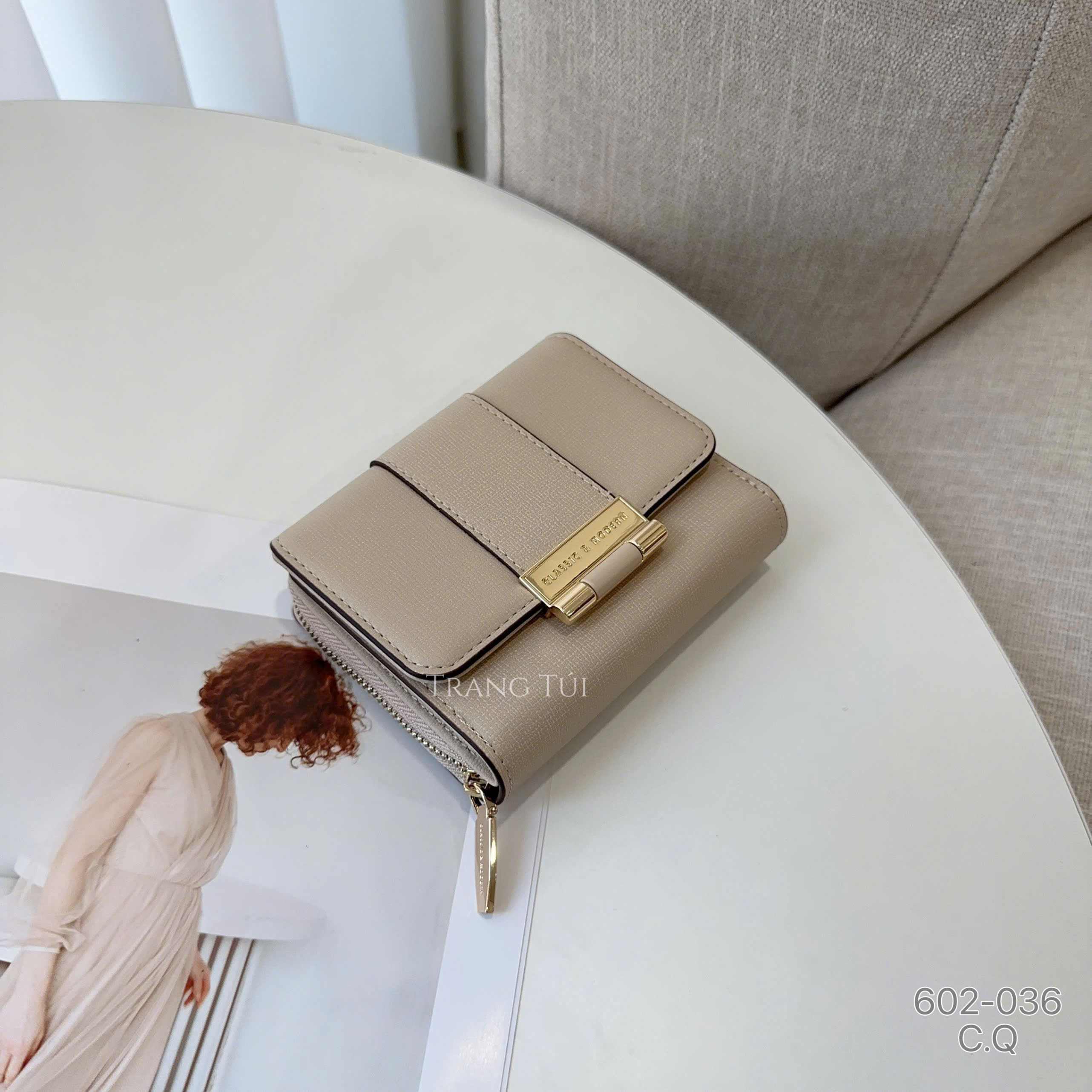 Ví ngắn khóa vàng T6102-036_thumbnail_4