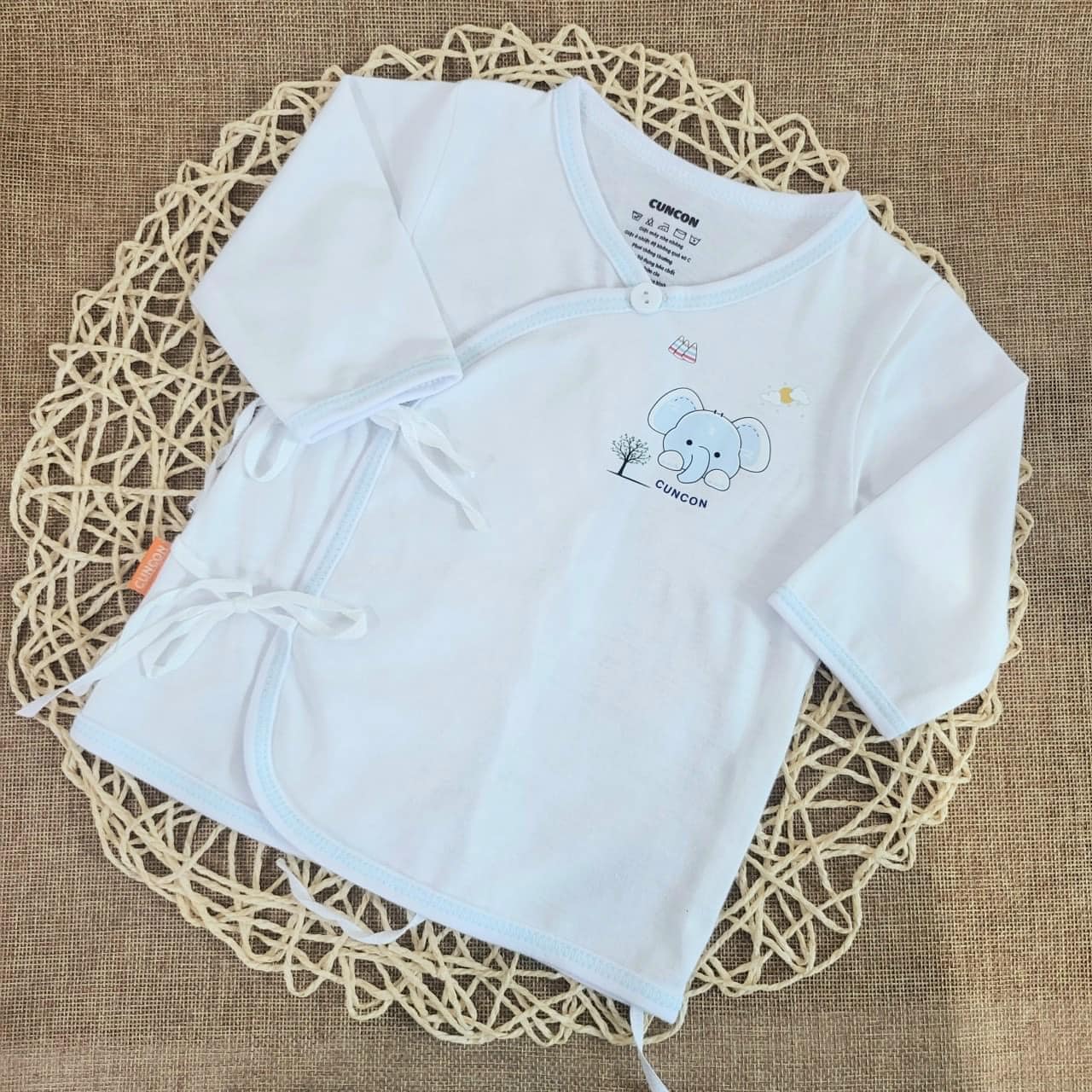 Áo trắng cột dây DÀI TAY Cuncon