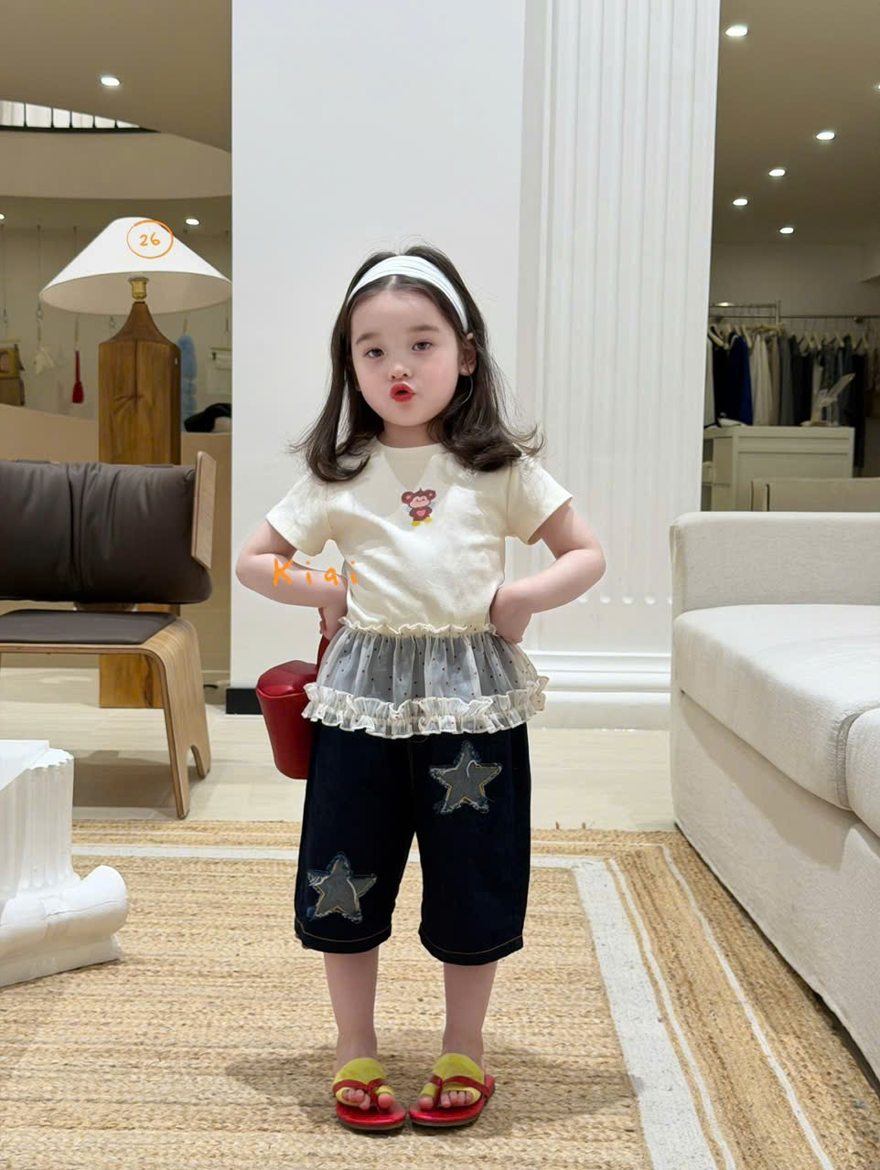 KA04 - Quần bò lửng hoạ tiết thêu sao hãng Kiai