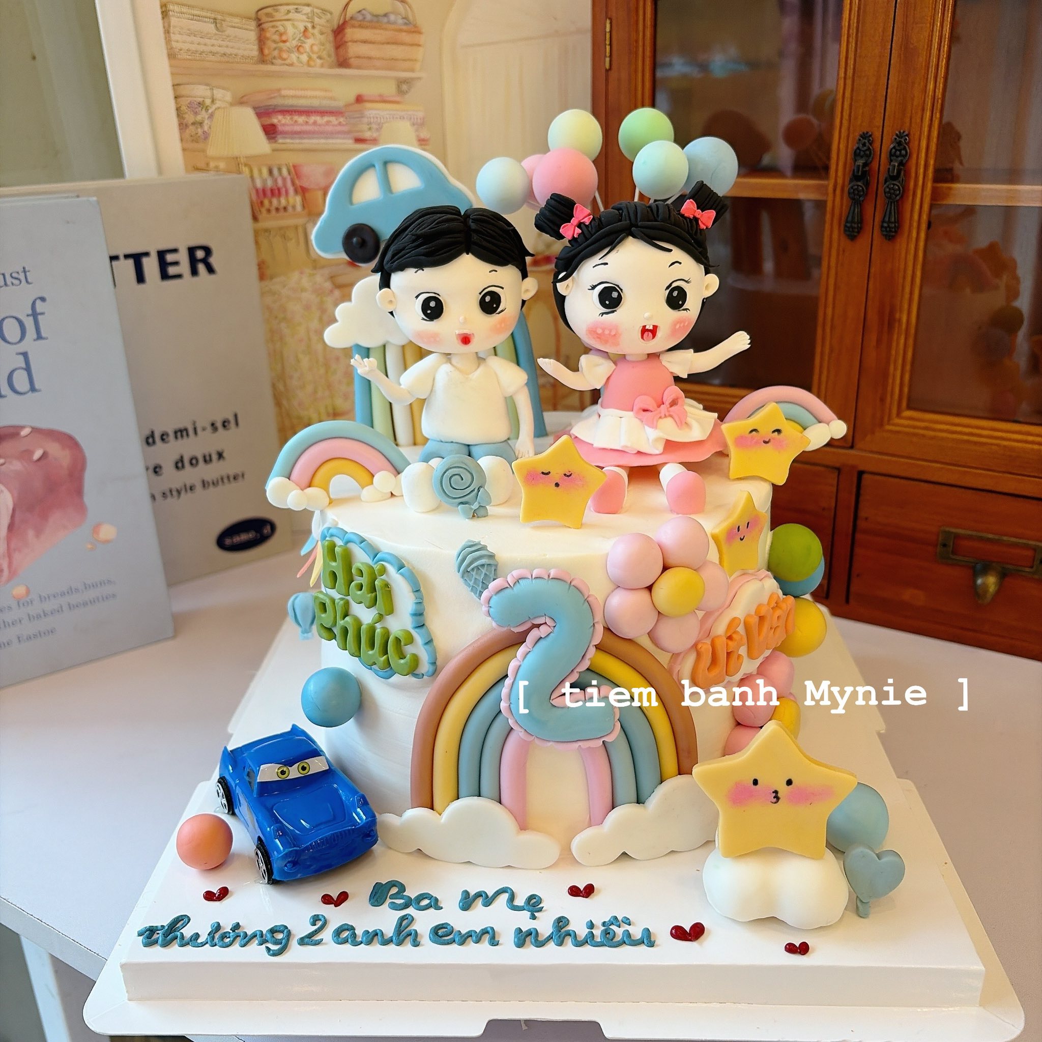 Bánh cho 2 bé trai gái phối nhiều màu
