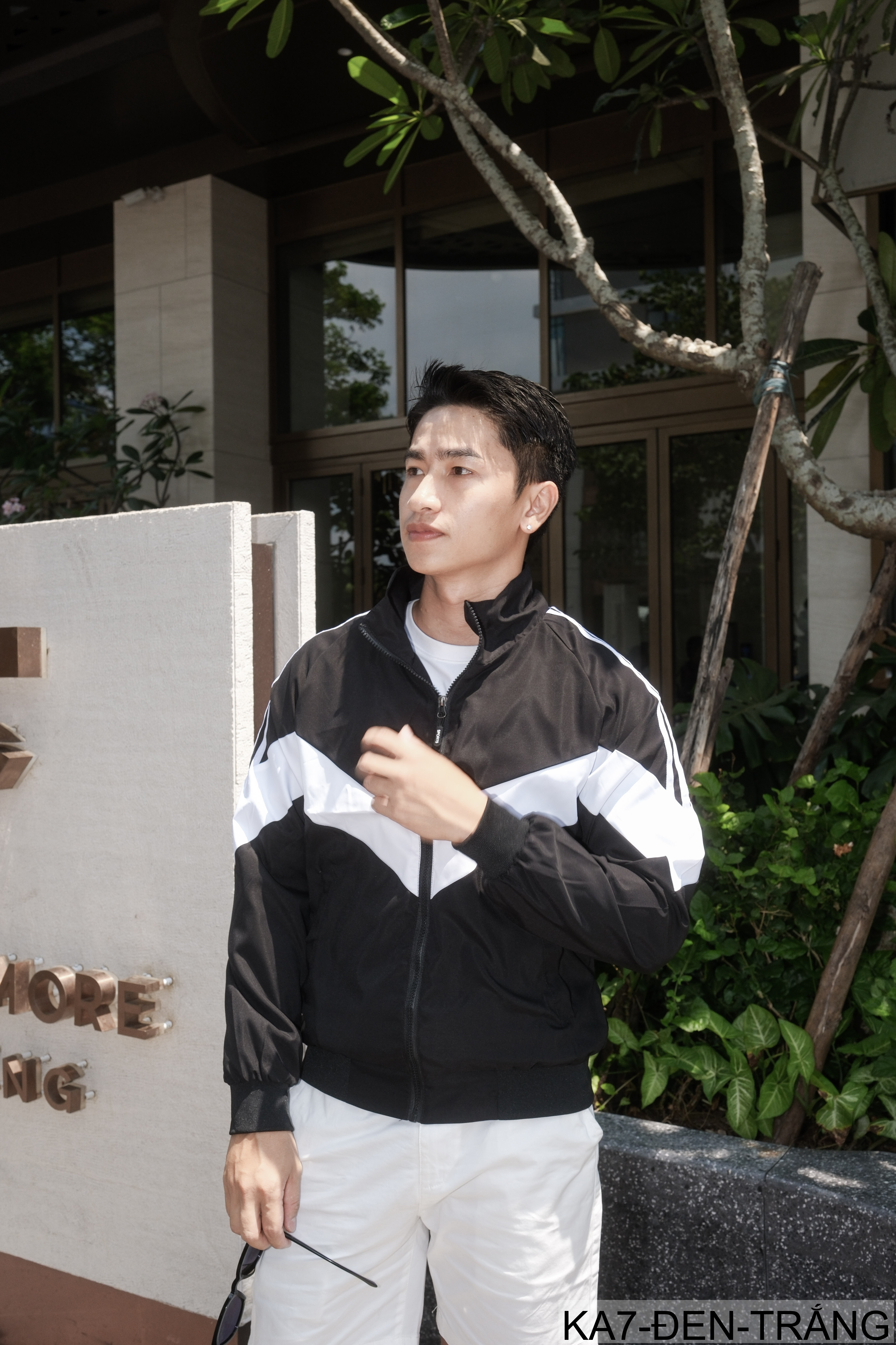 KA7 - Áo khoác nam thể thao phong cách Hàn Quốc, cổ đứng, form rộng, phối sọc 3 sọc vai, màu trắng đen_thumbnail_15