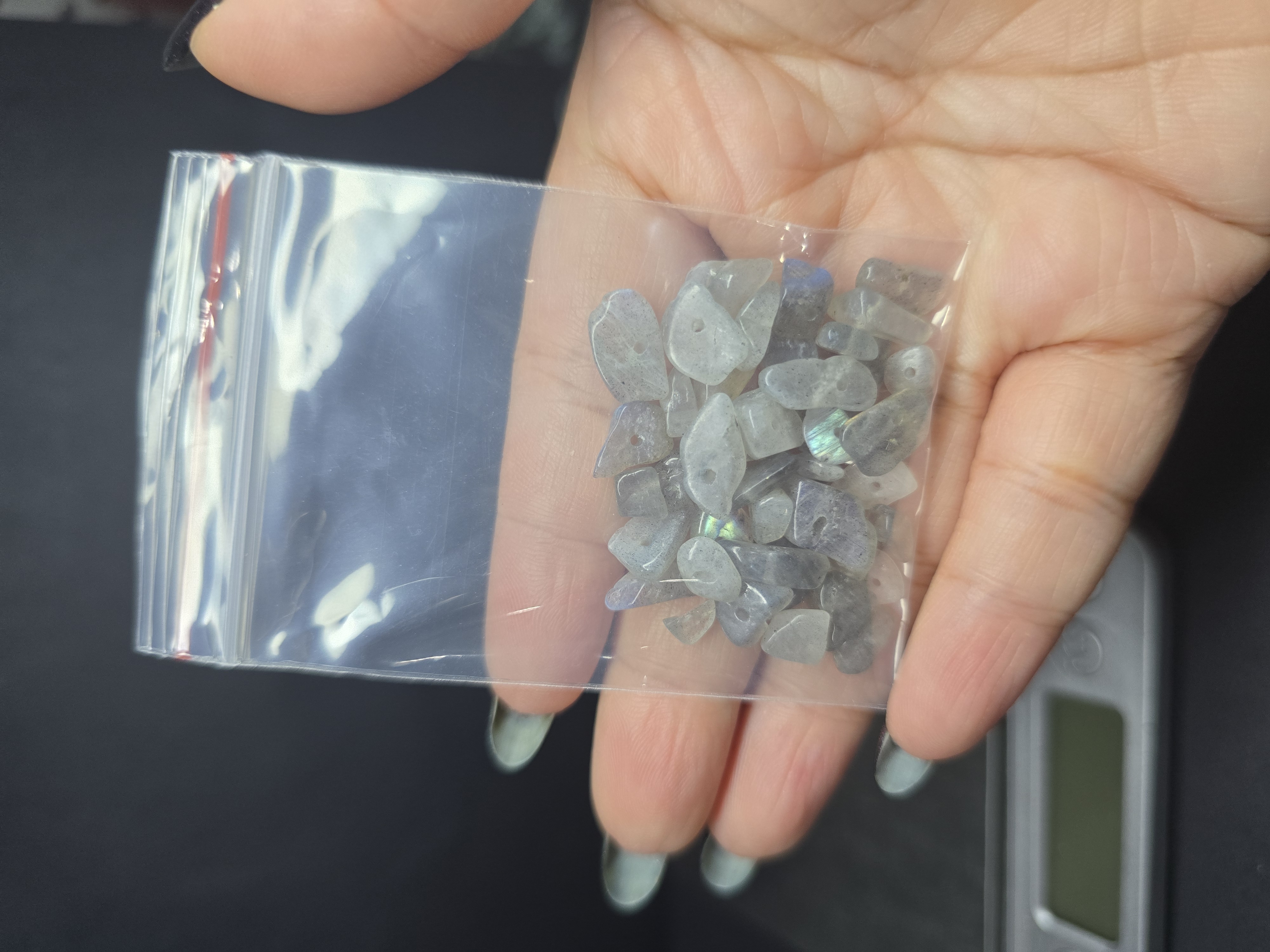 Chips Có Xỏ Lỗ Đá Xà Cừ Hắc Nguyệt Quang Labradorite DIY_thumbnail_5