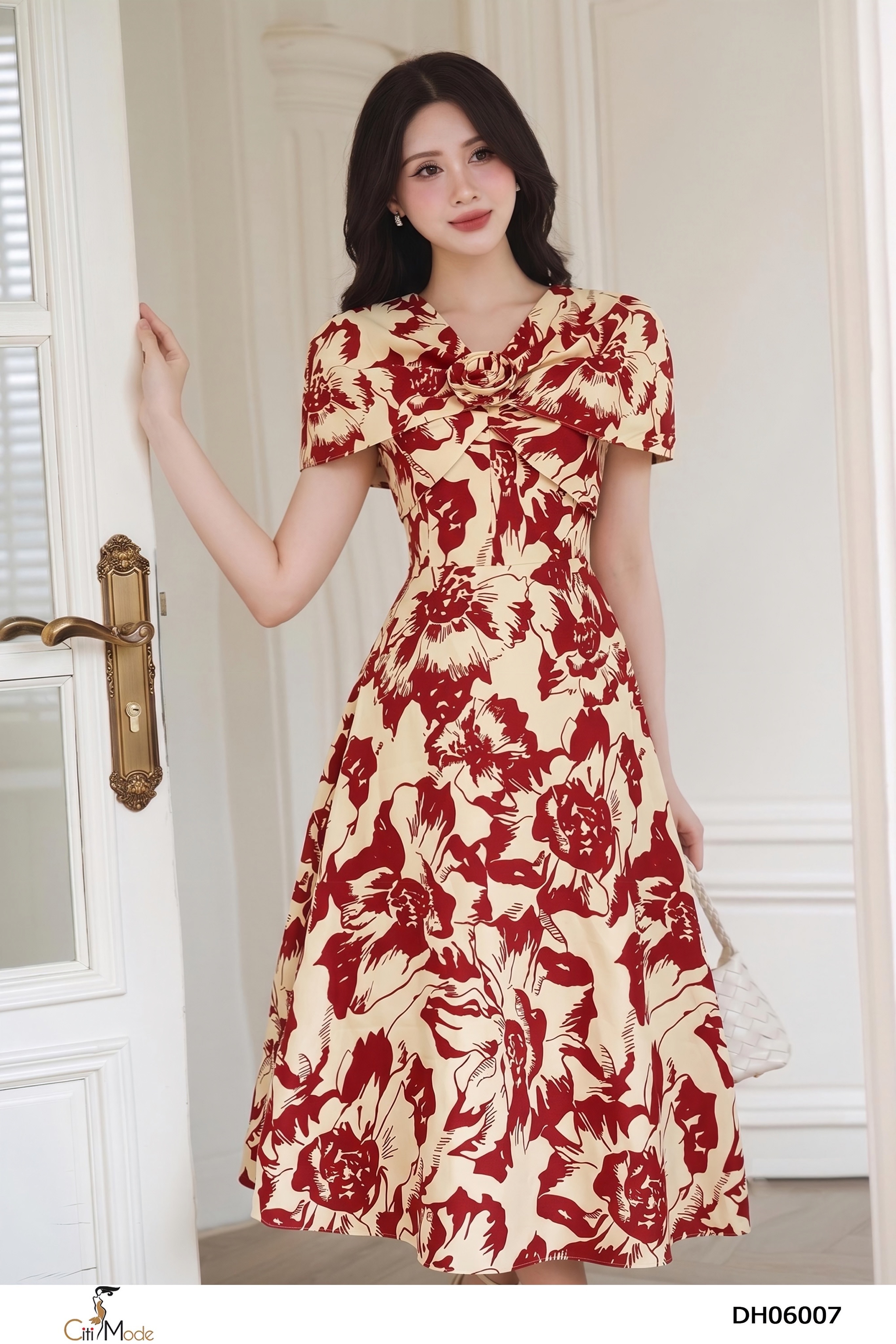 Đầm xòe hoa đỏ vai cách điệu nhún ngực cổ V hoa