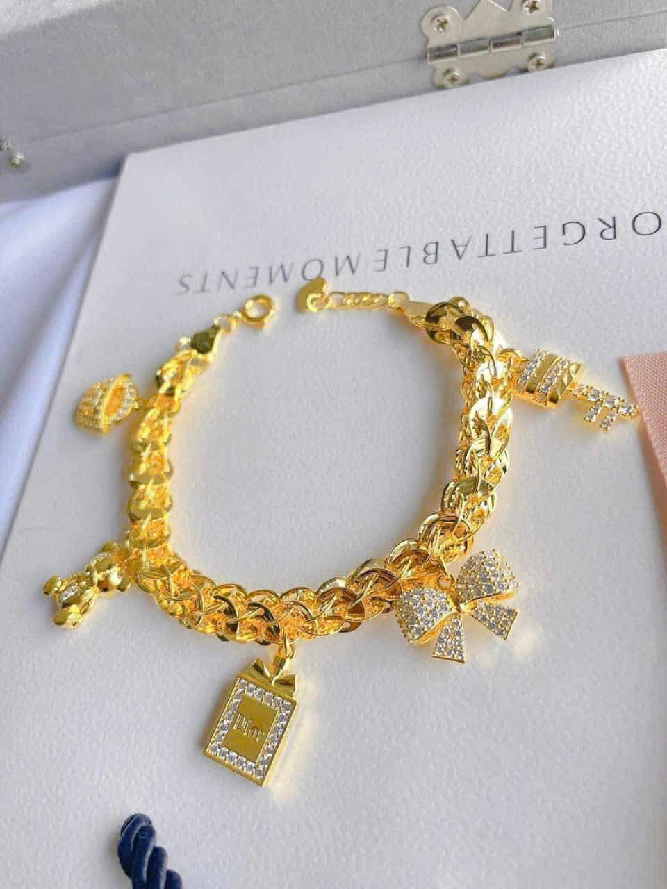 Lắc Phụng Charm