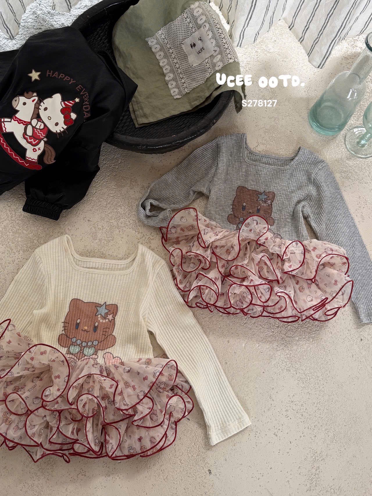UC17 - Áo thun dài tay phối bèo bồng hoạ tiết gấu 2 màu ghi và kem UCEE 278127_thumbnail_0