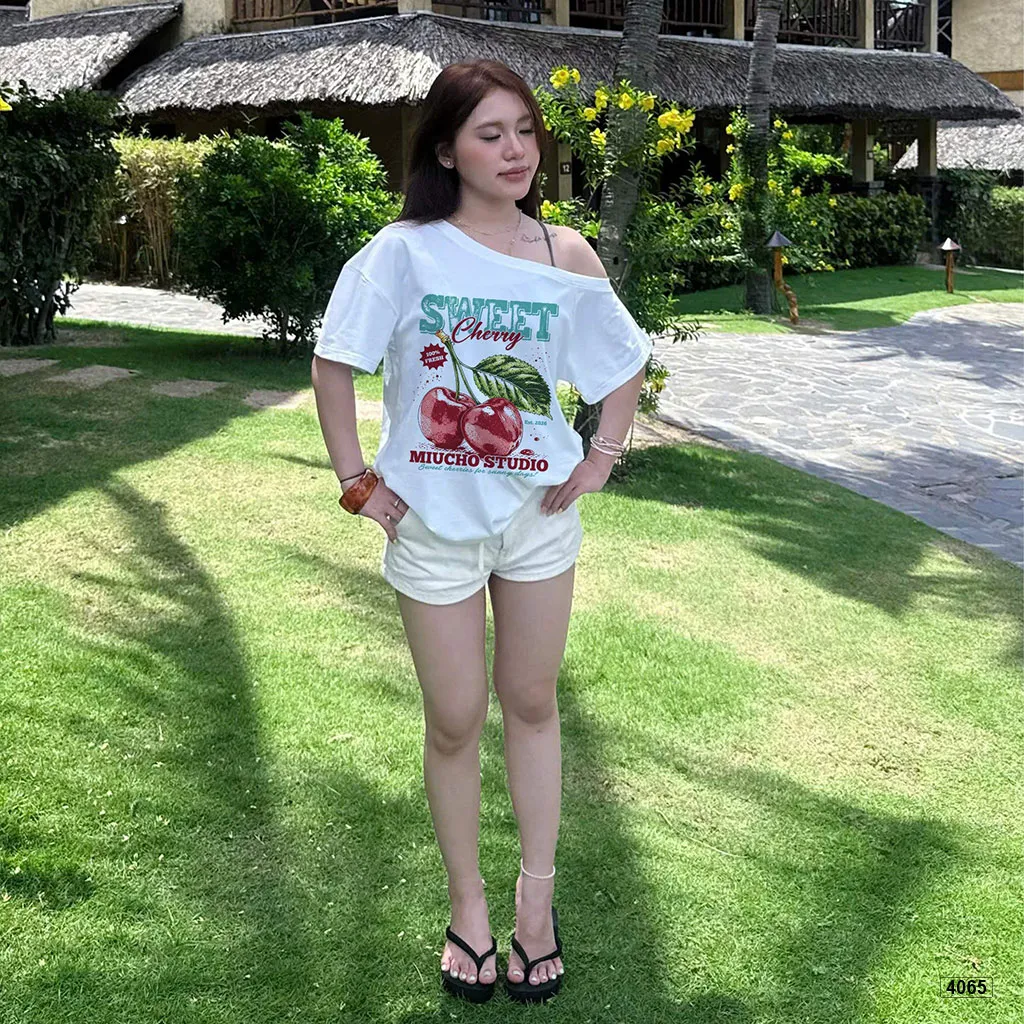 Áo thun nữ form rộng lệch vai Cherry Miucho 4065_thumbnail_5