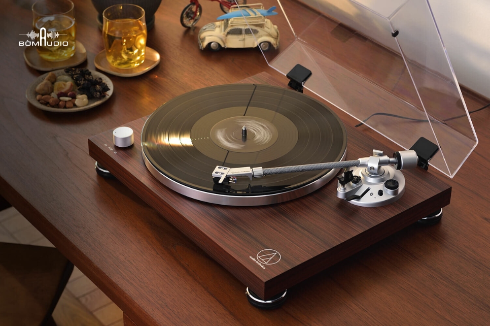 Đánh giá chi tiết mâm đĩa than Audio Technica AT-LPW50BTRW 