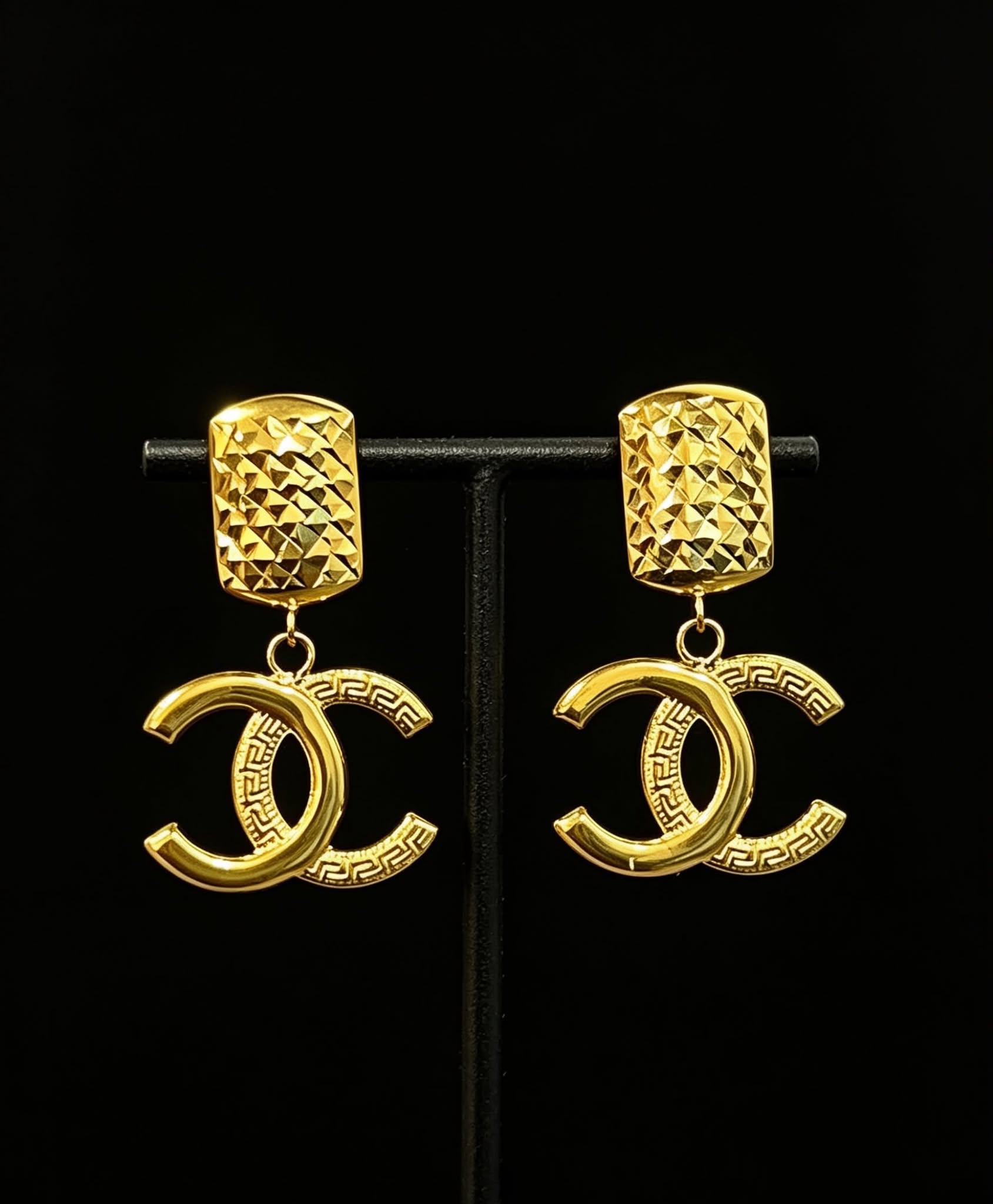 DIACUT CHANEL DANGLING EARRING