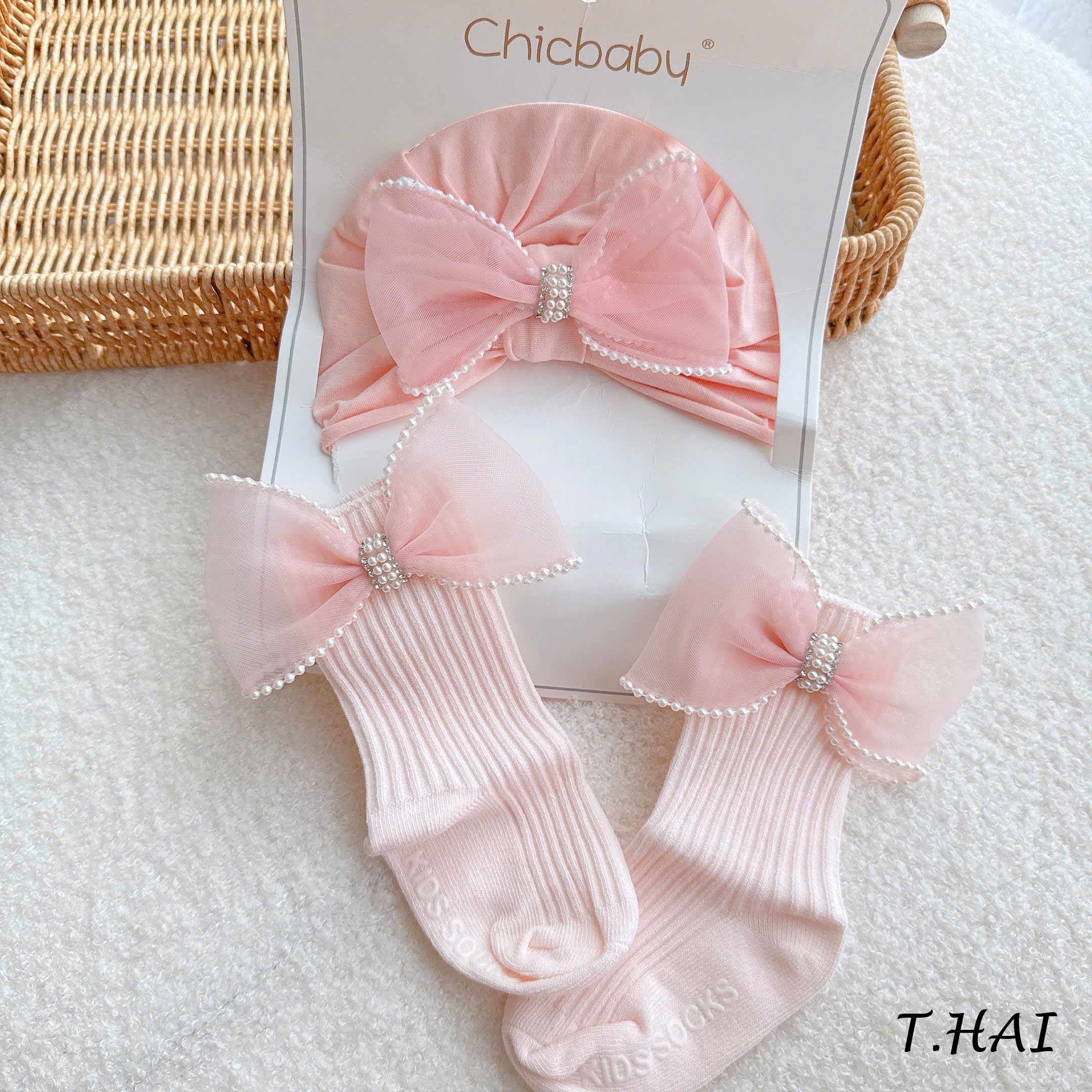 Set phụ kiện Tuban + tất Chicbaby 0-6M