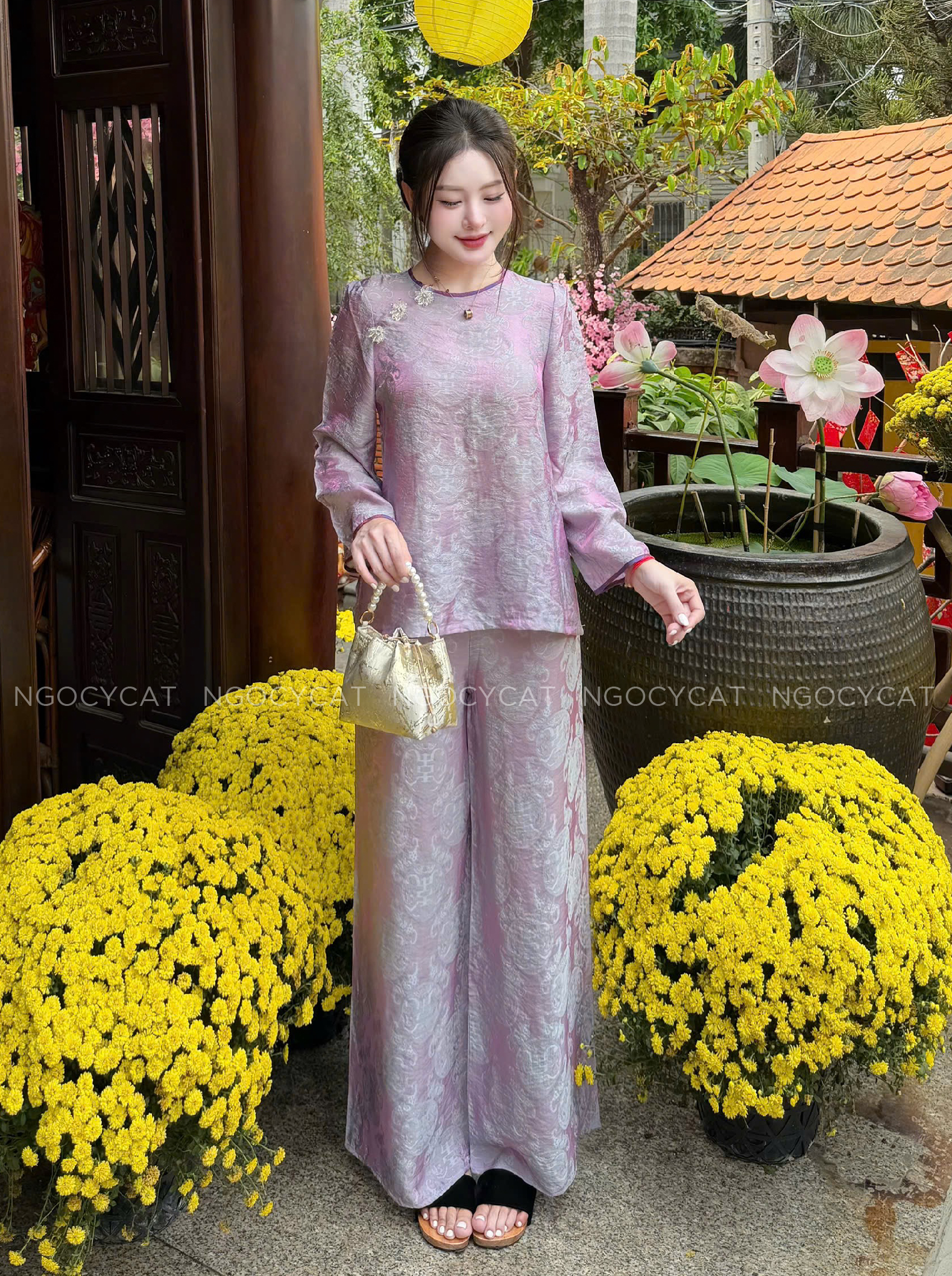 Áo Bà Ba Màu Tím Tơ Tằm Ánh Kim Charm Hoa