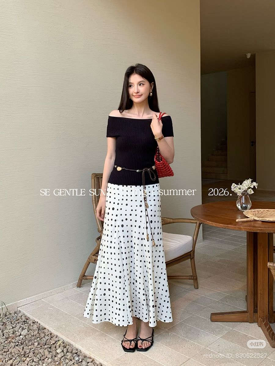 Lucas - Set áo thun trễ vai cộc tay + chân váy chấm bi dáng maxi + belt dây_thumbnail_1