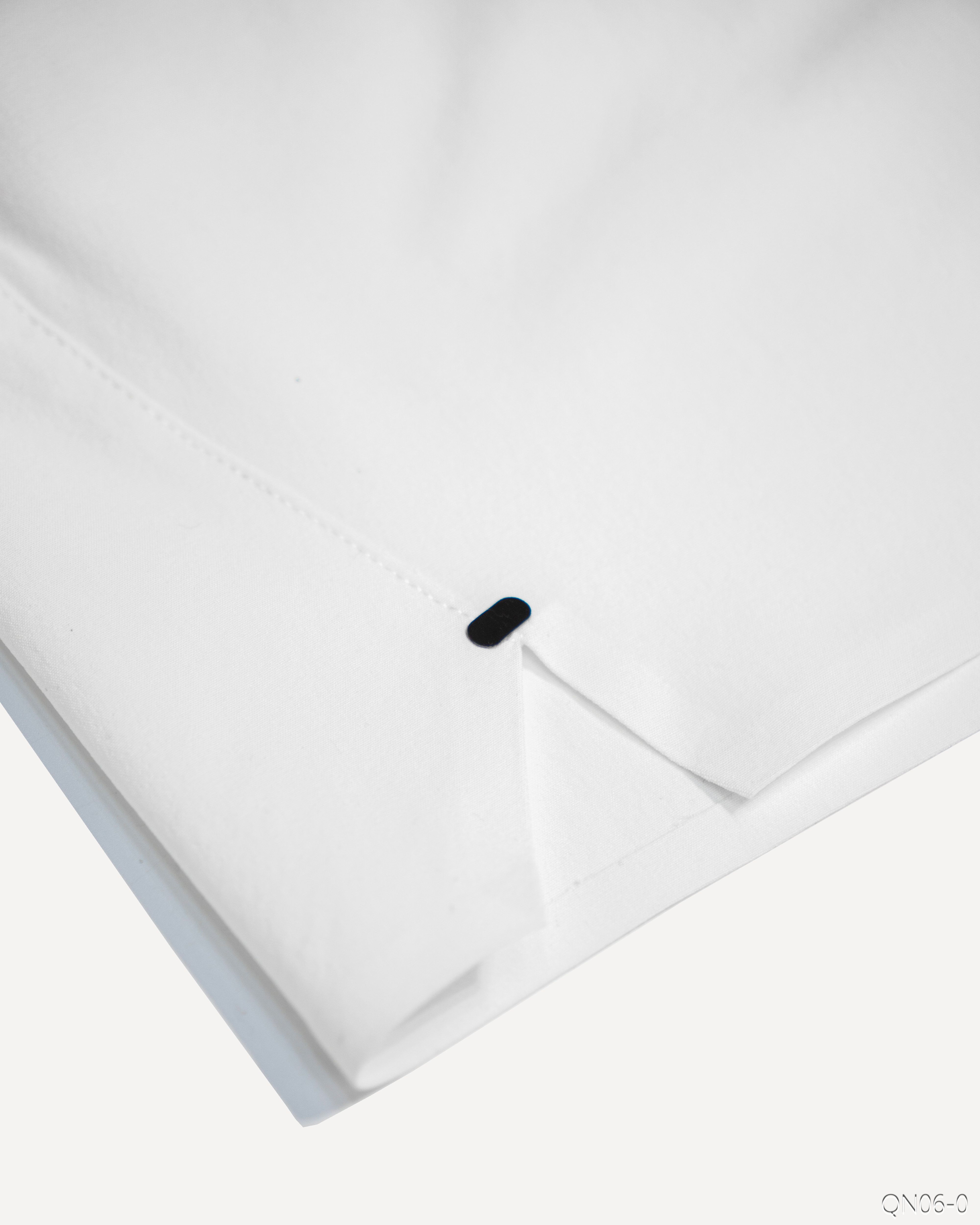 QUẦN NGẮN CHUN MANESTI GIÓ CHỮ m ĐEN CHẤM ĐEN_thumbnail_2