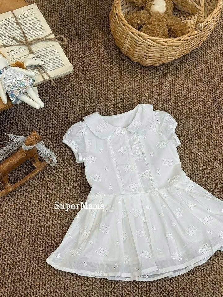 SP11 - Váy thổ cổ sen tay hến màu trắng thêu hoa hãng Super Mama_thumbnail_0