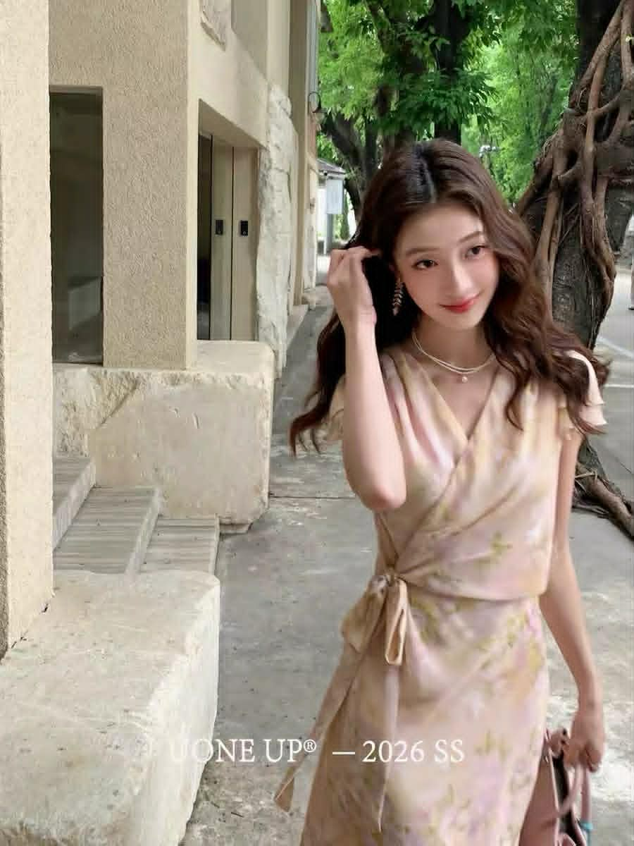 Lucas - Váy hoa cổ đang tay hến 2 lớp buộc nơ eo chân váy dáng dài UONE UP_thumbnail_3