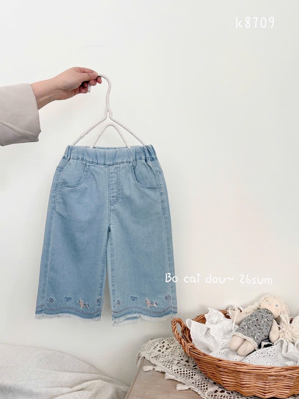 BD08 - Quần bò ống xuông gấu tua rua hãng BD