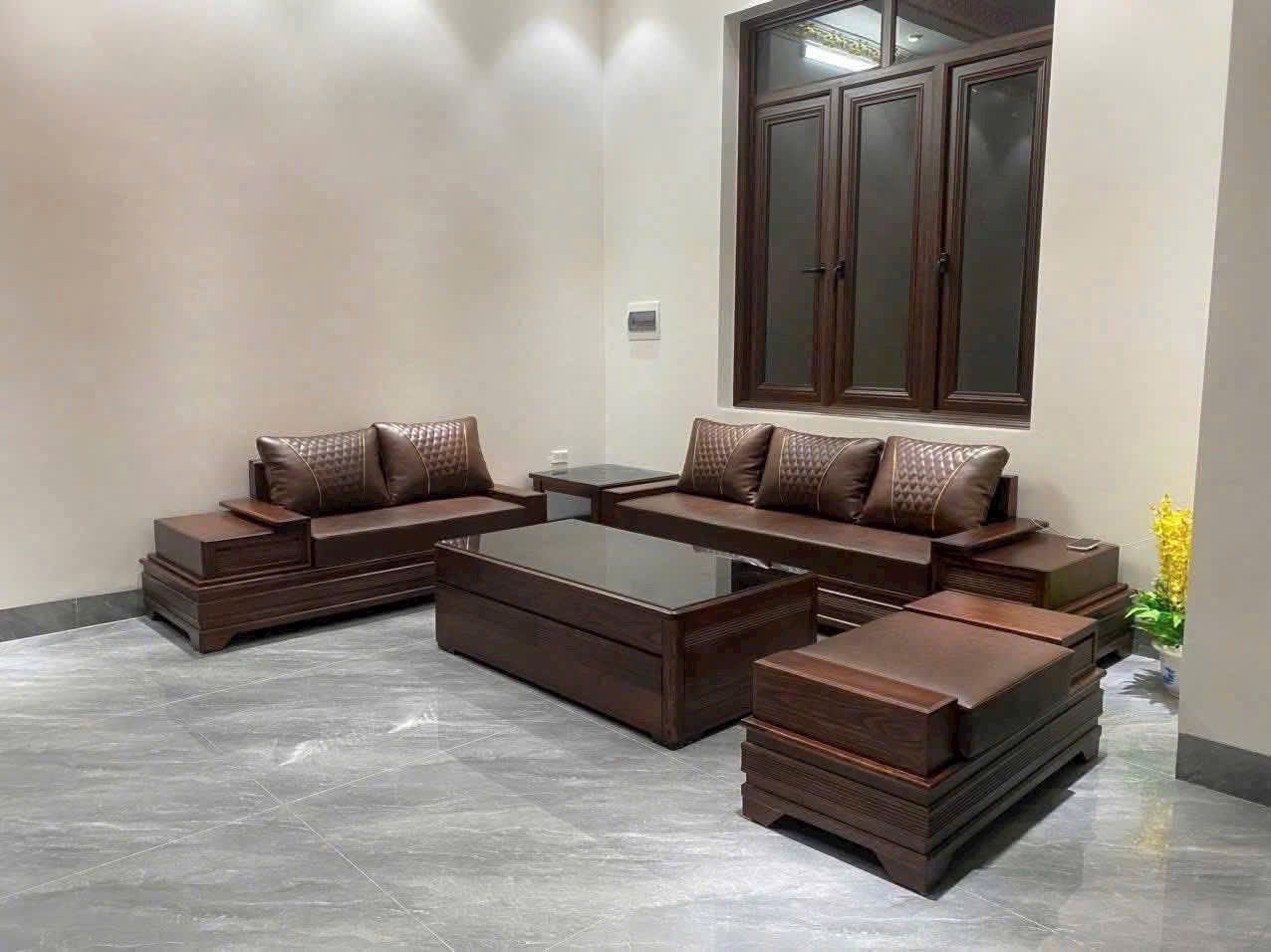 Sofa 2 văng chân pháo màu nâu đỏ, đệm màu cafe