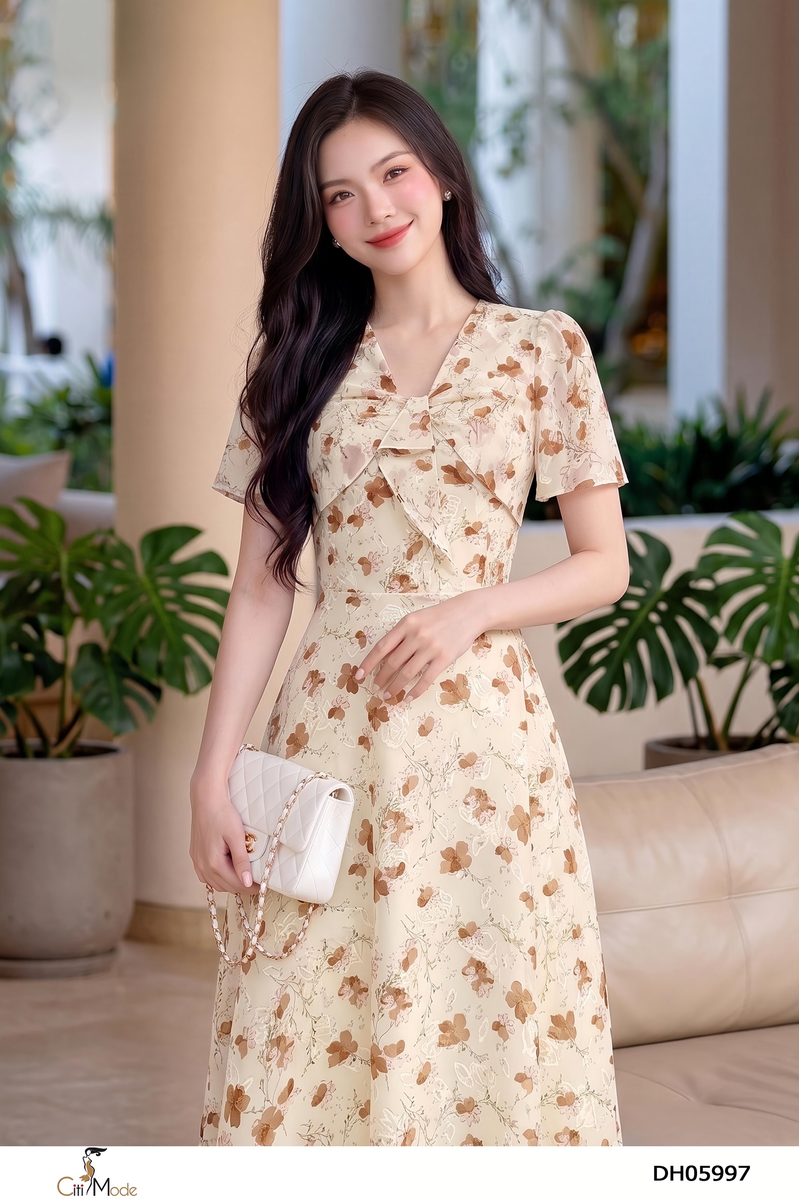 Đầm xòe hoa kem cổ V nhún ngực cách điệu, tay loe_thumbnail_6