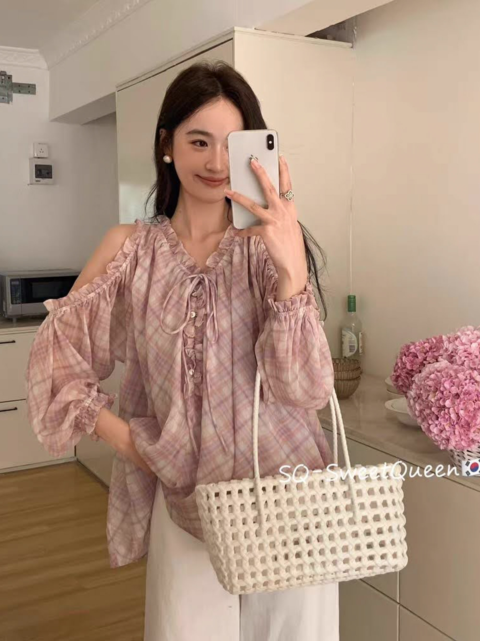 Áo sơ mi caro cổ tim cut out vai cúc ngọc nơ ngực SQ_thumbnail_1