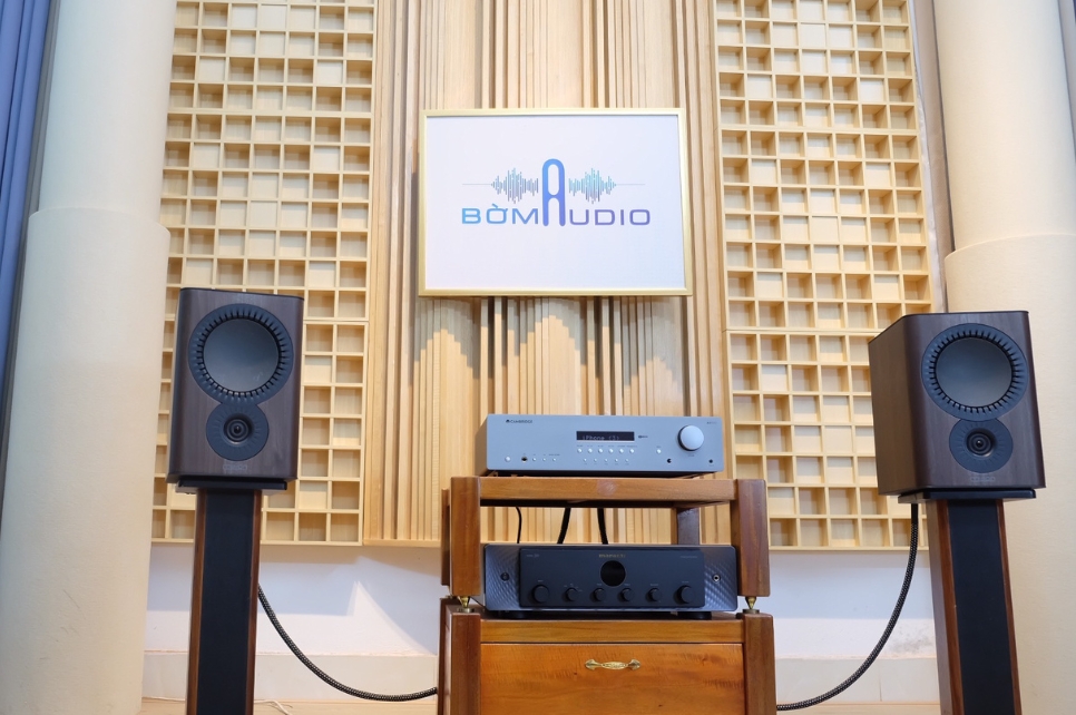 Hình ảnh chụp thực tế combo amply Cambridge Audio AXR100 + Loa Mission QX-2 MKII - B51 tại Bờm Audio.