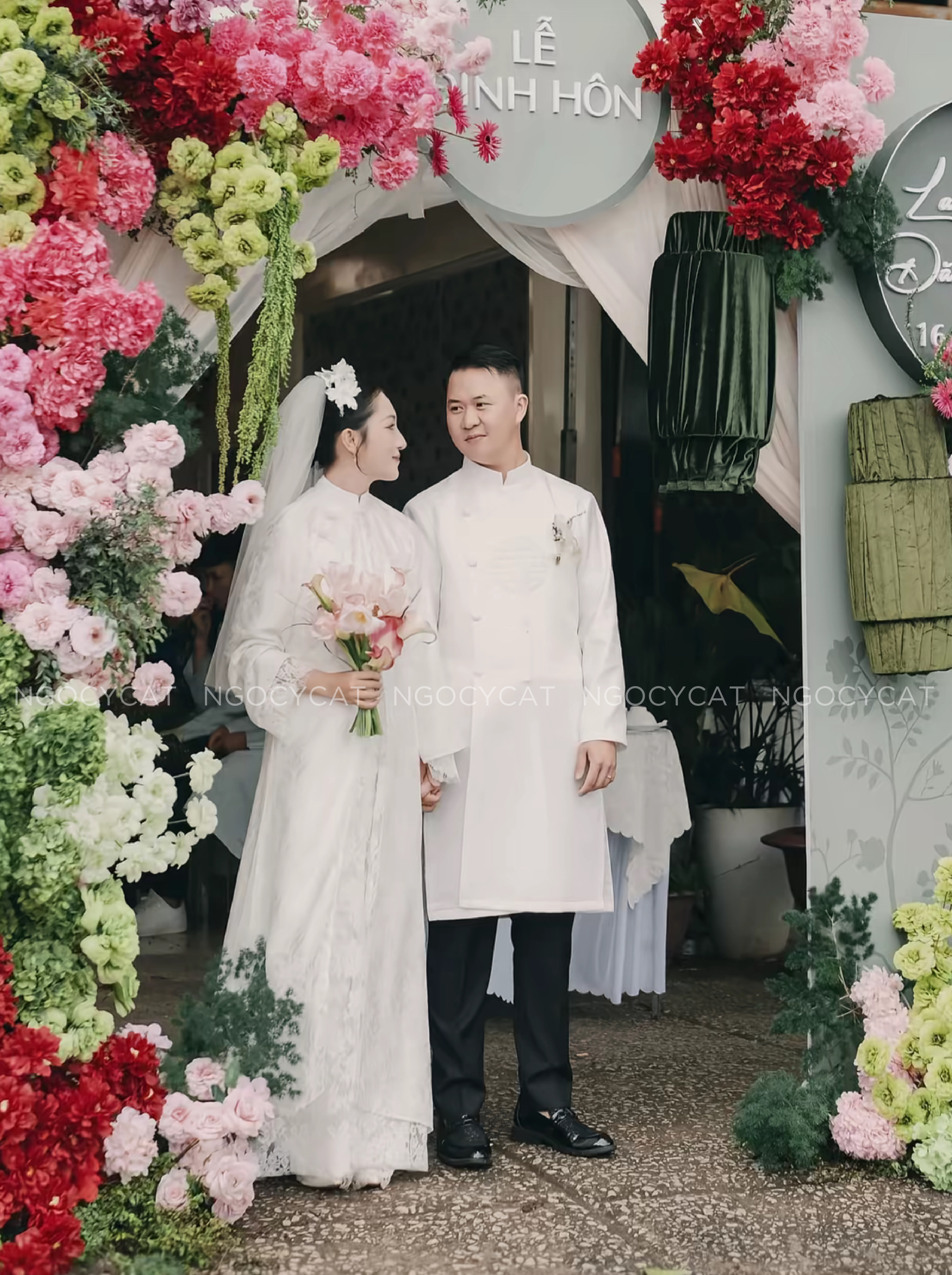 Áo Dài Dâu Rể Trắng Tơ Tằm Phối Ren