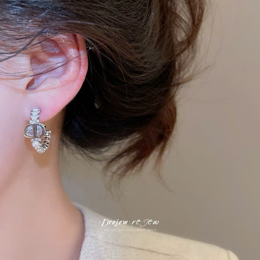T8 BONG TAI