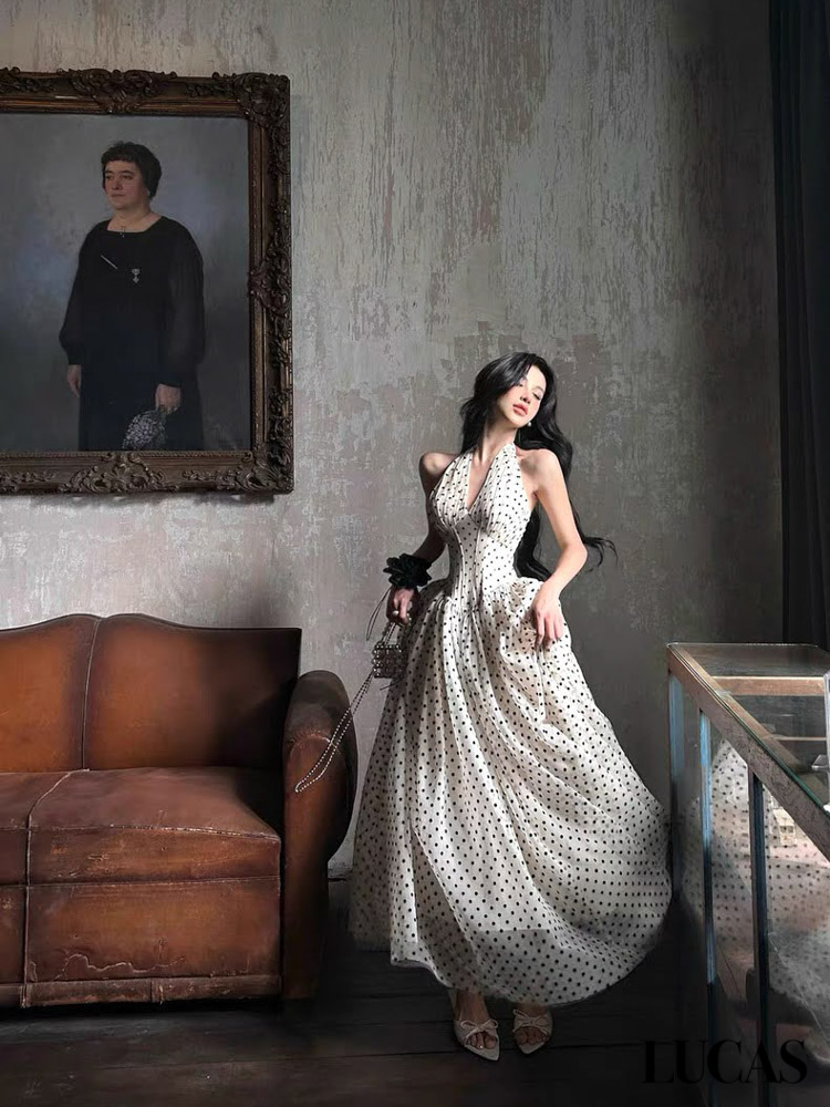 Váy maxi cổ yếm chân xòe chấm bi hạ eo chéo