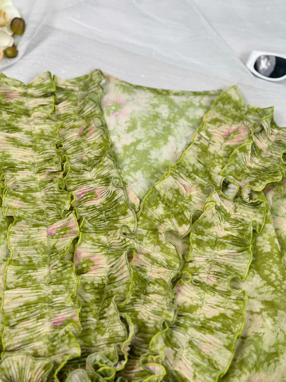 Áo Kiểu Cổ V Viền Bèo Nhún_thumbnail_3